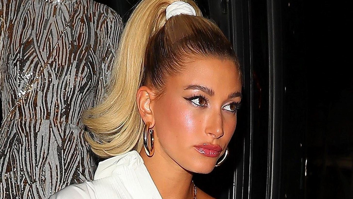 H Hailey Bieber &#x3C6;&#x3CC;&#x3C1;&#x3B5;&#x3C3;&#x3B5; &#x3C4;&#x3B7; &#x3BD;&#x3AD;&#x3B1; &#x3B1;&#x3B3;&#x3B1;&#x3C0;&#x3B7;&#x3BC;&#x3AD;&#x3BD;&#x3B7; &#x3C4;&#x3AC;&#x3C3;&#x3B7; &#x3C3;&#x3C4;&#x3B1; &#x3C0;&#x3BB;&#x3B5;&#x3BA;&#x3C4;&#x3AC;