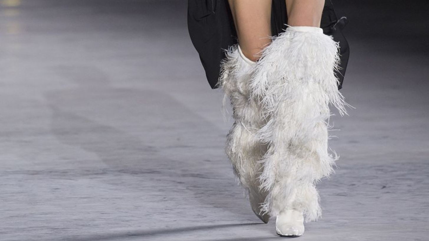 (&#x39A;&#x3B1;&#x3B9;) &#x3B7; Naomi Campbell &#x3C6;&#x3BF;&#x3C1;&#x3AC; &#x3C4;&#x3B9;&#x3C2; statement Saint Laurent &#x3BC;&#x3C0;&#x3CC;&#x3C4;&#x3B5;&#x3C2;