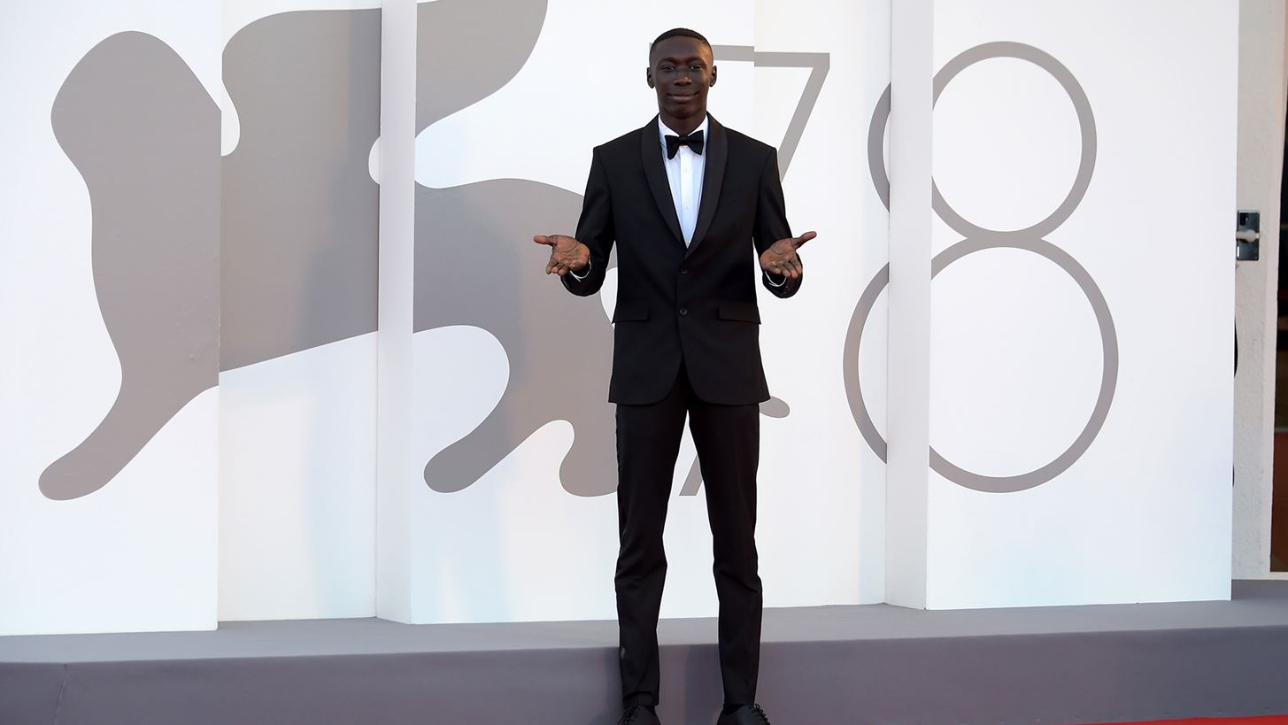 Khaby Lame | &#x39F; &#x3C0;&#x3C1;&#x3CE;&#x3B7;&#x3BD; &#x3B5;&#x3C1;&#x3B3;&#x3AC;&#x3C4;&#x3B7;&#x3C2; &#x3C0;&#x3BF;&#x3C5; &#x3AD;&#x3B3;&#x3B9;&#x3BD;&#x3B5; &#x3BF; &#x3B2;&#x3B1;&#x3C3;&#x3B9;&#x3BB;&#x3AF;&#x3B1;&#x3C2; &#x3C4;&#x3BF;&#x3C5; Tik Tok