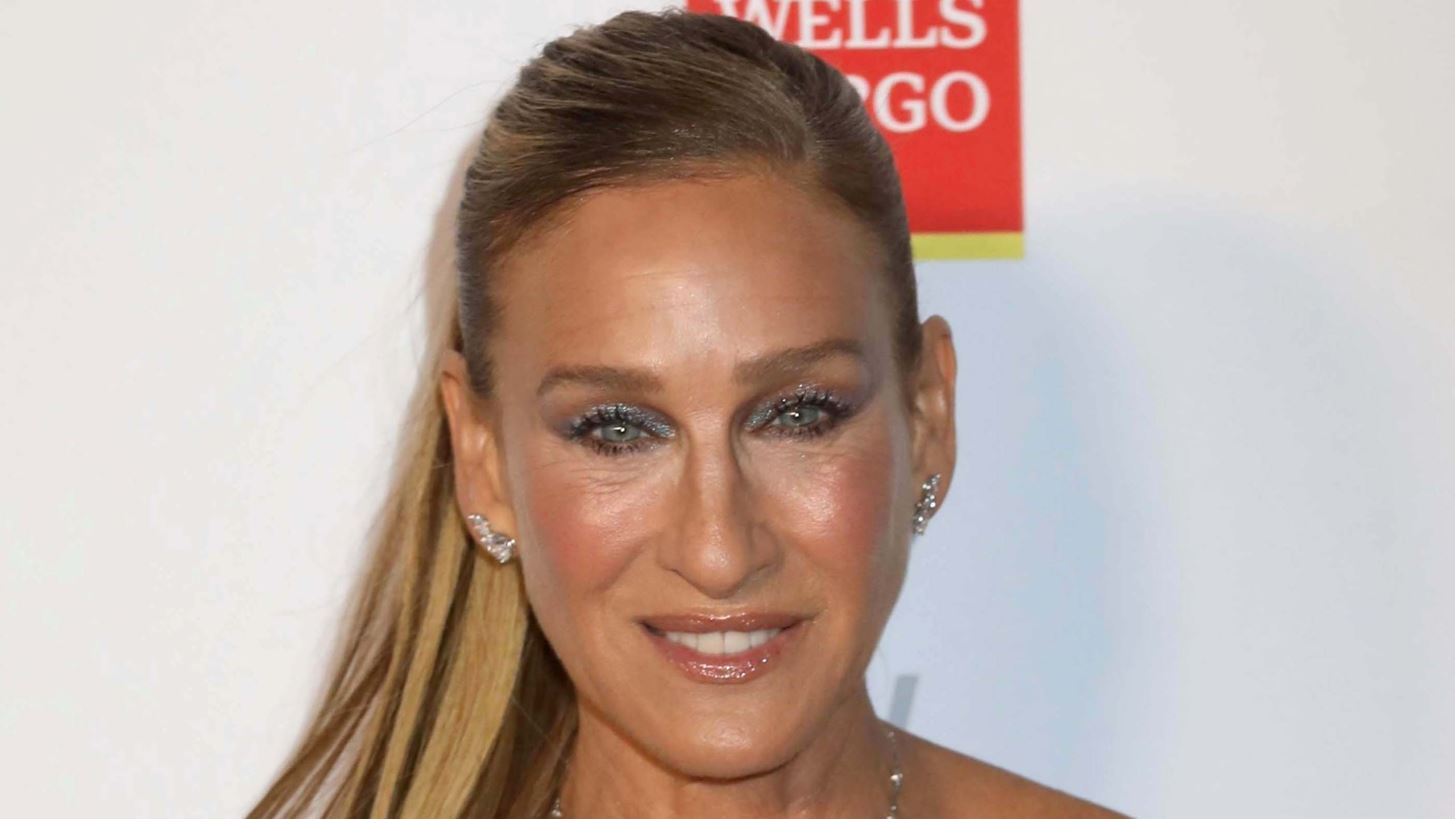 Sarah Jessica Parker | &#x397; &#x3B5;&#x3BC;&#x3C6;&#x3AC;&#x3BD;&#x3B9;&#x3C3;&#x3B7; &#x3C3;&#x3B5; gala &#x3C3;&#x3C4;&#x3B7; &#x39D;&#x3AD;&#x3B1; &#x3A5;&#x3CC;&#x3C1;&#x3BA;&#x3B7; &#x3C0;&#x3BF;&#x3C5; &#x3BC;&#x3B1;&#x3C2; &#x3B8;&#x3CD;&#x3BC;&#x3B9;&#x3C3;&#x3B5; &#x3C4;&#x3B7;&#x3BD; Carrie Bradshaw