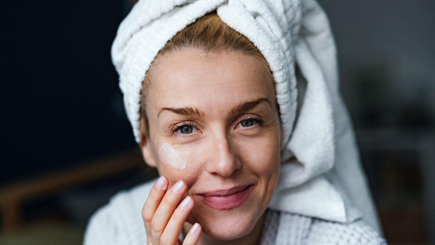 Η κρέμα που καταπολεμά τις κηλίδες ενώ εσύ κοιμάσαι