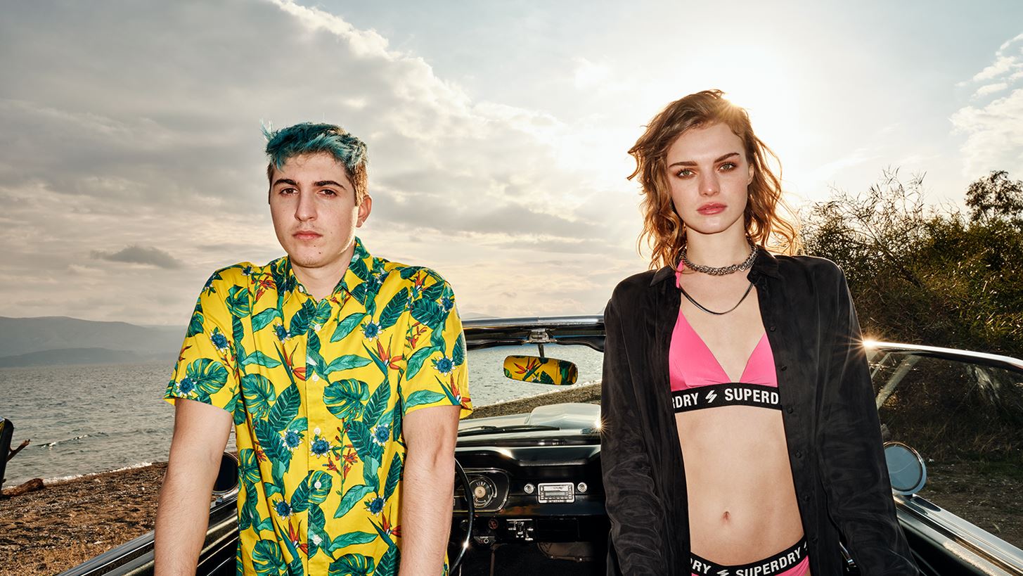Superdry SS22 | &#x39F; Good Job Nicky &#x3B5;&#x3AF;&#x3BD;&#x3B1;&#x3B9; &#x3C4;&#x3BF; &#x3BA;&#x3B5;&#x3BD;&#x3C4;&#x3C1;&#x3B9;&#x3BA;&#x3CC; &#x3C0;&#x3C1;&#x3CC;&#x3C3;&#x3C9;&#x3C0;&#x3BF; &#x3C4;&#x3B7;&#x3C2; &#x3BA;&#x3B1;&#x3BC;&#x3C0;&#x3AC;&#x3BD;&#x3B9;&#x3B1;&#x3C2;