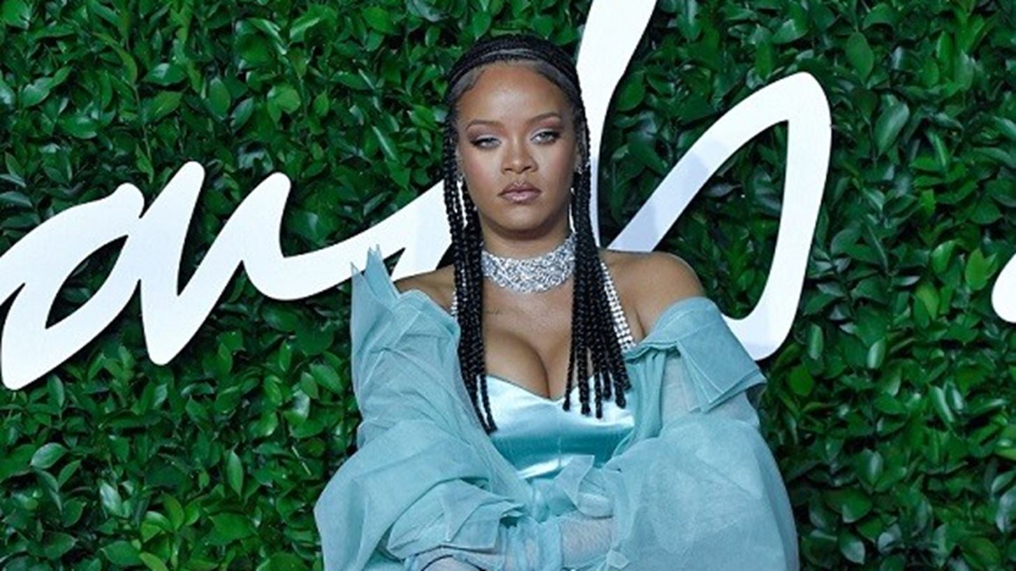 &#x397; Rihanna &#x3C3;&#x3C4;&#x3B1;&#x3BC;&#x3AC;&#x3C4;&#x3B7;&#x3C3;&#x3B5; &#x3C4;&#x3B7;&#x3BD; &#x3C0;&#x3B1;&#x3C1;&#x3B1;&#x3B3;&#x3C9;&#x3B3;&#x3AE; &#x3C3;&#x3C4;&#x3B1; brand &#x3C4;&#x3B7;&#x3C2;