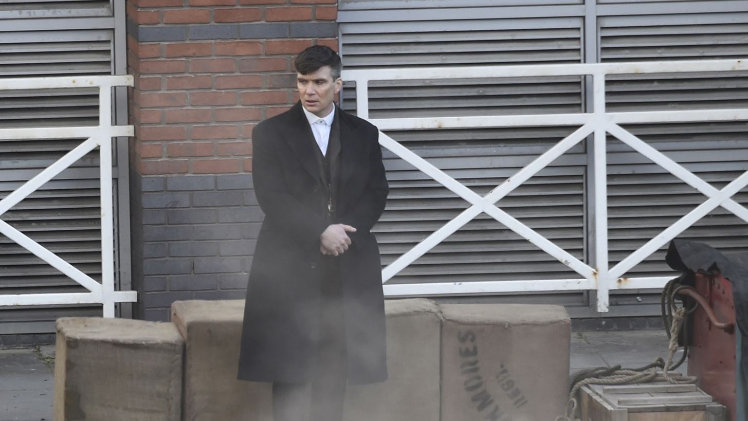Peaky Blinders | O Cillian Murphy &#x3B5;&#x3C0;&#x3B9;&#x3C3;&#x3C4;&#x3C1;&#x3AD;&#x3C6;&#x3B5;&#x3B9; &#x3C3;&#x3C4;&#x3BF;&#x3BD; &#x3B5;&#x3BC;&#x3B2;&#x3BB;&#x3B7;&#x3BC;&#x3B1;&#x3C4;&#x3B9;&#x3BA;&#x3CC; &#x3C4;&#x3BF;&#x3C5; &#x3C1;&#x3CC;&#x3BB;&#x3BF;