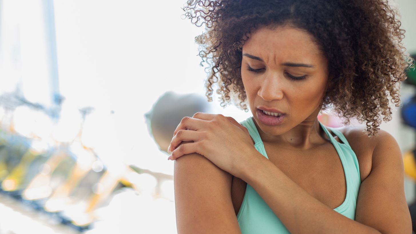 Τι προκαλεί πόνο στον ώμο και πώς θα τον αντιμετωπίσεις σωστά