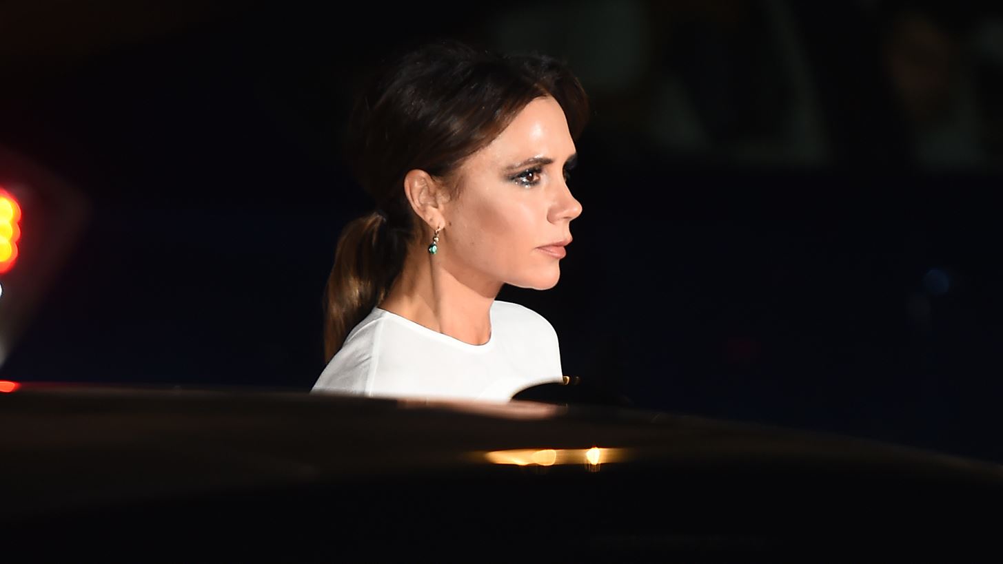 &#x397; Victoria Beckham &#x3BC;&#x3AC;&#x3C2; &#x3B4;&#x3B5;&#x3AF;&#x3C7;&#x3BD;&#x3B5;&#x3B9; &#x3C4;&#x3B7;&#x3BD; &#x3C3;&#x3B7;&#x3BC;&#x3B1;&#x3C3;&#x3AF;&#x3B1; &#x3C4;&#x3BF;&#x3C5; statement &#x3C0;&#x3B1;&#x3C0;&#x3BF;&#x3C5;&#x3C4;&#x3C3;&#x3B9;&#x3BF;&#x3CD;