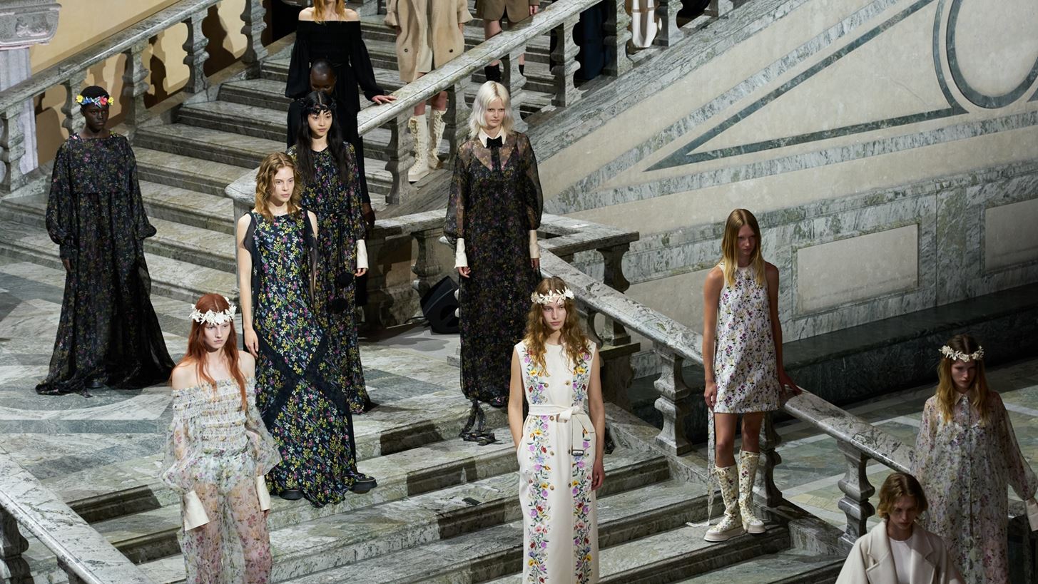 Max Mara Resort 2024 | &#x38C;&#x3BB;&#x3B1; &#x3B3;&#x3B9;&#x3B1; &#x3C4;&#x3BF; &#x3C6;&#x3B1;&#x3BD;&#x3C4;&#x3B1;&#x3C3;&#x3BC;&#x3B1;&#x3B3;&#x3BF;&#x3C1;&#x3B9;&#x3BA;&#x3CC; show &#x3C3;&#x3C4;&#x3B7;&#x3BD; &#x3A3;&#x3C4;&#x3BF;&#x3BA;&#x3C7;&#x3CC;&#x3BB;&#x3BC;&#x3B7;