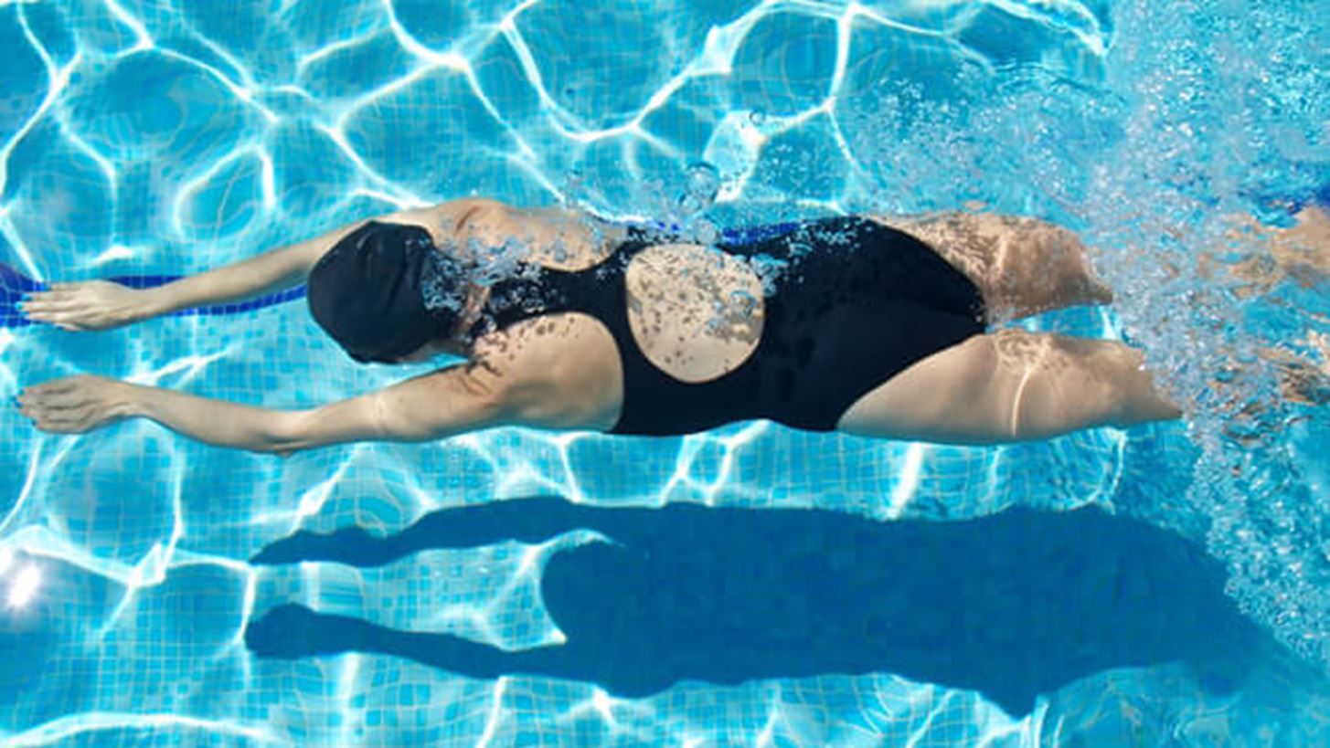 Γρήγορο κολύμπι: 3 κανόνες από την προπονήτρια για να κολυμπάς σαν επαγγελματίας