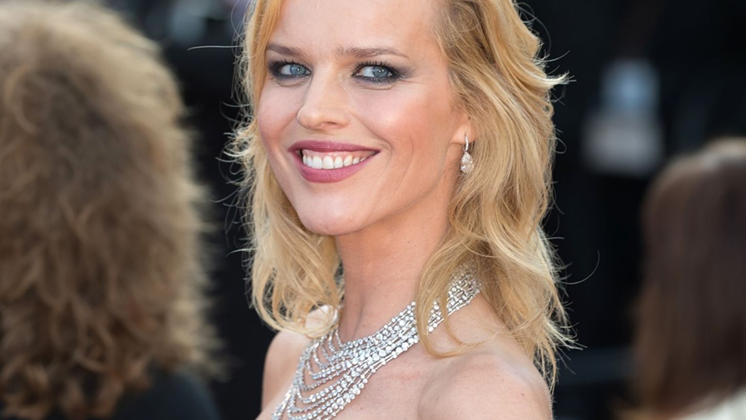Eva Herzigova | &#x397; &#x3BF;&#x3BC;&#x3BF;&#x3C1;&#x3C6;&#x3B9;&#x3AC; &#x3C4;&#x3B7;&#x3C2; &#x3B5;&#x3BD;&#x3C4;&#x3C5;&#x3C0;&#x3C9;&#x3C3;&#x3B9;&#x3AC;&#x3B6;&#x3B5;&#x3B9; &#x3B1;&#x3BA;&#x3CC;&#x3BC;&#x3B7; &#x3BA;&#x3B1;&#x3B9; &#x3C3;&#x3C4;&#x3B1; 45 &#x3C4;&#x3B7;&#x3C2;!