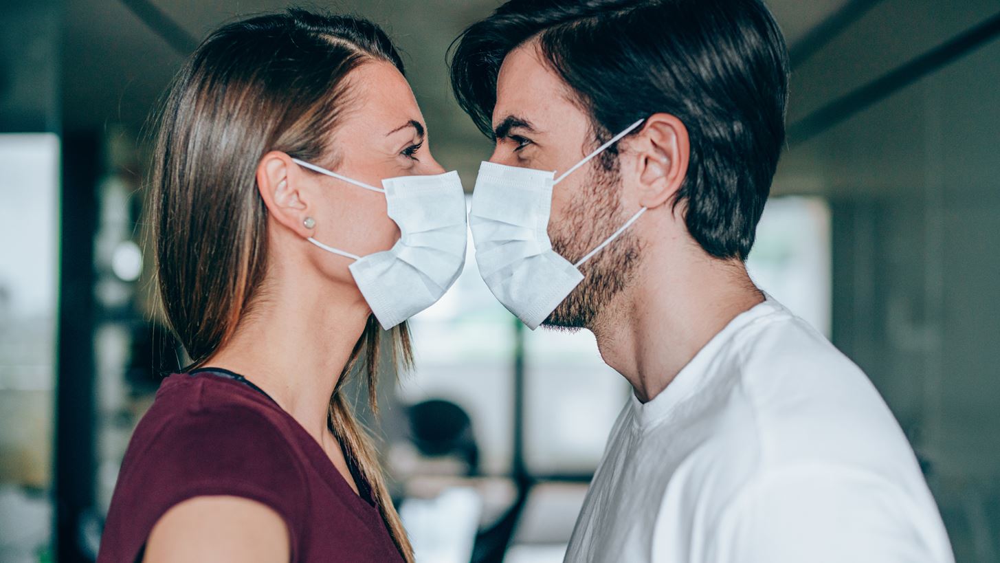 Η επιστήμη αποφάσισε | Οι προστατευτικές μάσκες προσώπου μάς κάνουν πιο γοητευτικούς