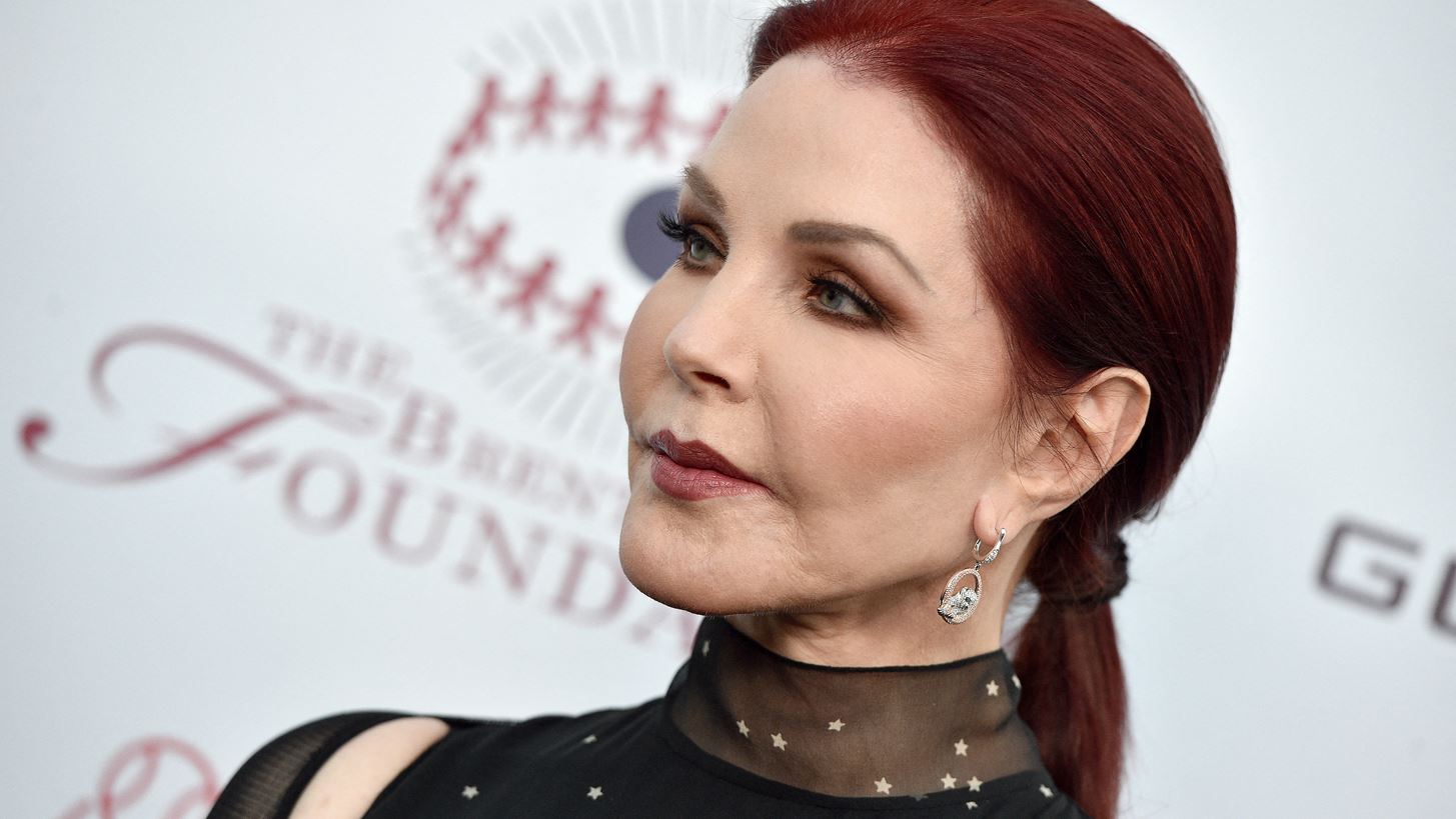 Priscilla Presley: &#x3A0;&#x3BF;&#x3B9;&#x3B1; &#x3B8;&#x3AD;&#x3BB;&#x3B5;&#x3B9; &#x3BD;&#x3B1; &#x3C4;&#x3B7;&#x3BD; &#x3C5;&#x3C0;&#x3BF;&#x3B4;&#x3C5;&#x3B8;&#x3B5;&#x3AF; &#x3C3;&#x3C4;&#x3B7; &#x3BD;&#x3AD;&#x3B1; &#x3C4;&#x3B1;&#x3B9;&#x3BD;&#x3AF;&#x3B1; &#x3B3;&#x3B9;&#x3B1; &#x3C4;&#x3B7; &#x3B6;&#x3C9;&#x3AE; &#x3C4;&#x3BF;&#x3C5; Elvis;