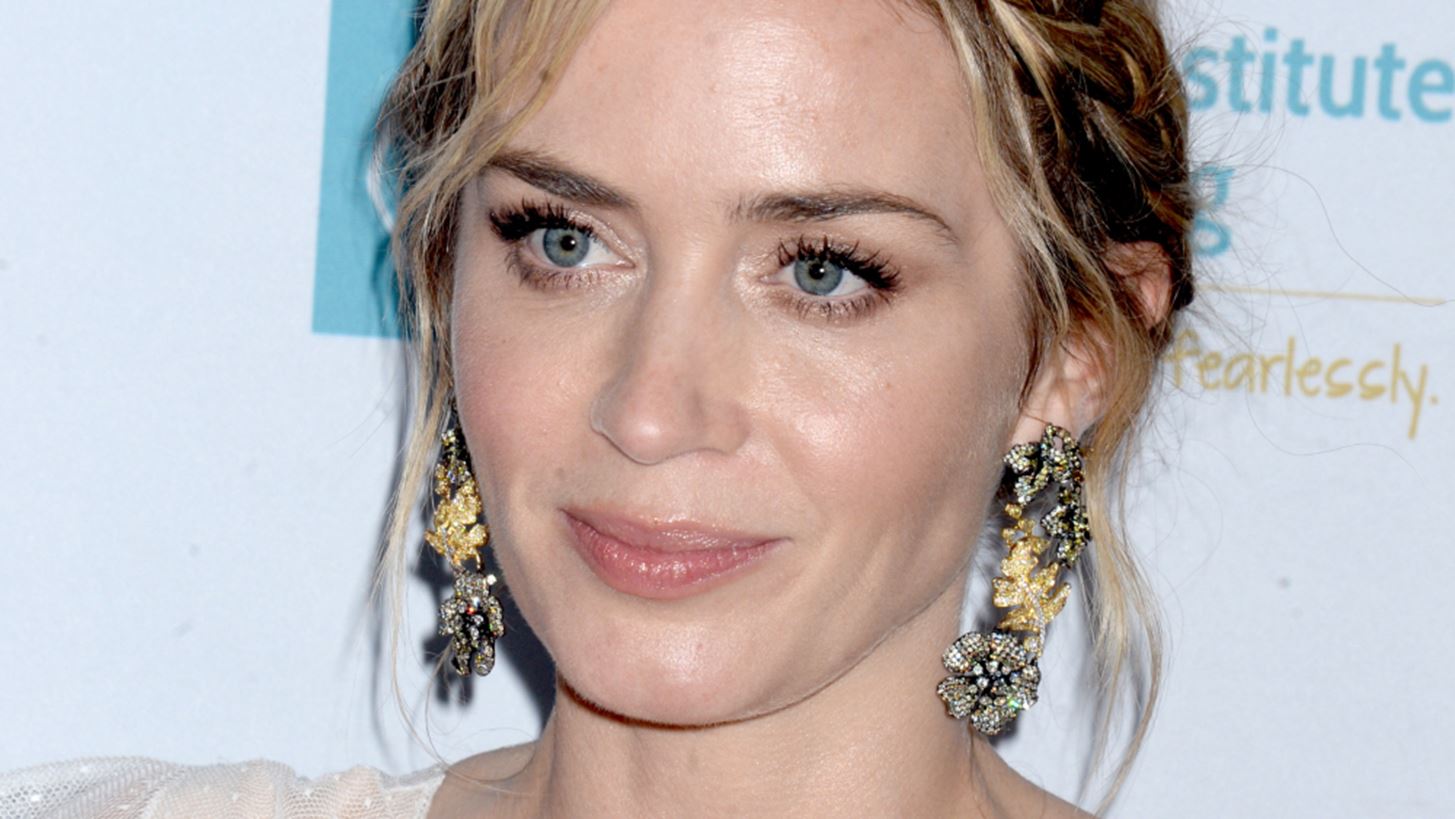 Emily Blunt | &#x39C;&#x3CC;&#x3BB;&#x3B9;&#x3C2; &#x3AD;&#x3BA;&#x3B1;&#x3BD;&#x3B5; &#x3C4;&#x3B7;&#x3BD; &#x3BA;&#x3B1;&#x3BB;&#x3CD;&#x3C4;&#x3B5;&#x3C1;&#x3AE; &#x3C4;&#x3B7;&#x3C2; &#x3B5;&#x3BC;&#x3C6;&#x3AC;&#x3BD;&#x3B9;&#x3C3;&#x3AE;