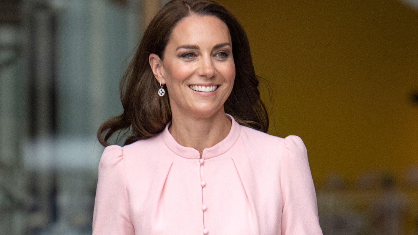 &#x397; Kate Middleton &#x3BC;&#x3B5; &#x3BD;&#x3AD;&#x3BF; &#x3BA;&#x3BF;&#x3CD;&#x3C1;&#x3B5;&#x3BC;&#x3B1; &#x3C0;&#x3BF;&#x3C5; &#x3C7;&#x3B1;&#x3C1;&#x3AF;&#x3B6;&#x3B5;&#x3B9; &#x3CC;&#x3B3;&#x3BA;&#x3BF; &#x3B1;&#x3BA;&#x3CC;&#x3BC;&#x3B1; &#x3BA;&#x3B1;&#x3B9; &#x3C3;&#x3C4;&#x3B1; &#x3C0;&#x3B9;&#x3BF; &#x3BB;&#x3B5;&#x3C0;&#x3C4;&#x3AC; &#x3BC;&#x3B1;&#x3BB;&#x3BB;&#x3B9;&#x3AC;