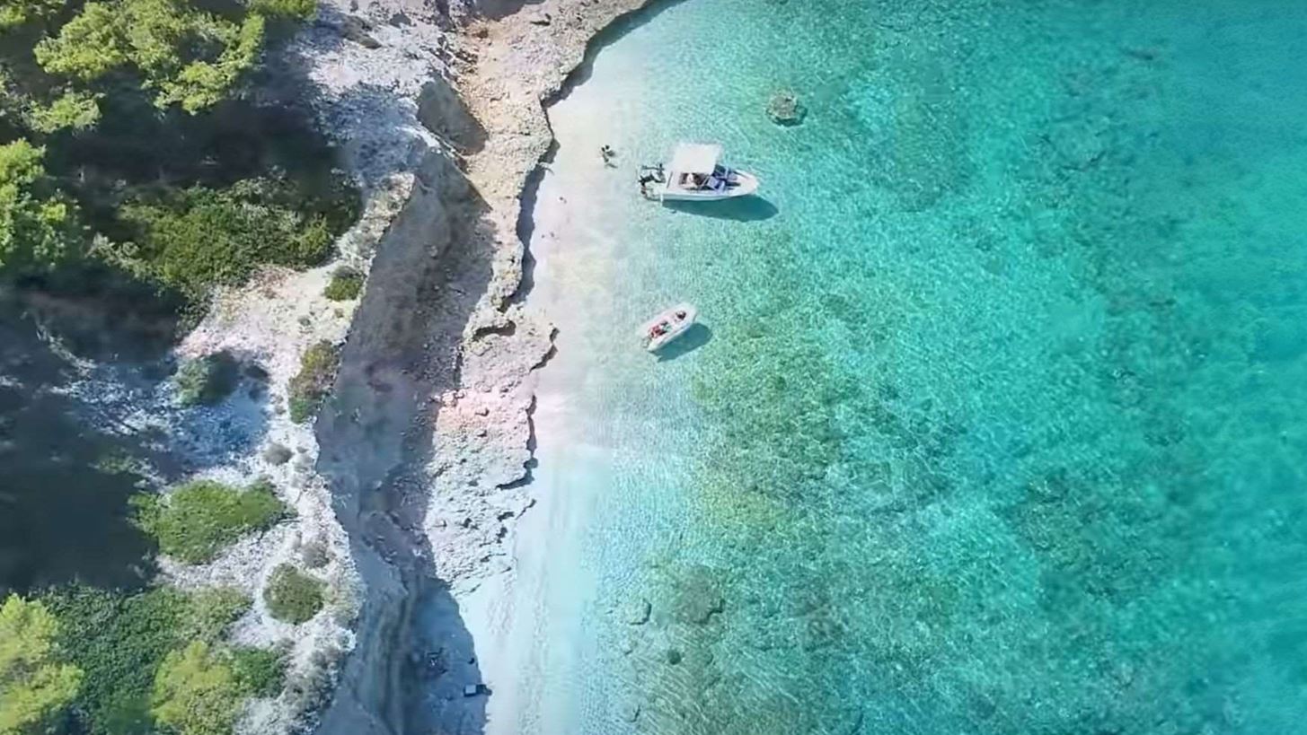 &#x388;&#x3BD;&#x3B1;&#x3C2; &#x3BC;&#x3B9;&#x3BA;&#x3C1;&#x3CC;&#x3C2; &#x3C0;&#x3B1;&#x3C1;&#x3AC;&#x3B4;&#x3B5;&#x3B9;&#x3C3;&#x3BF;&#x3C2; &#x3BC;&#x3CC;&#x3BB;&#x3B9;&#x3C2; 1,5 &#x3CE;&#x3C1;&#x3B1; &#x3B1;&#x3C0;&#x3CC; &#x3C4;&#x3B7;&#x3BD; &#x391;&#x3B8;&#x3AE;&#x3BD;&#x3B1;