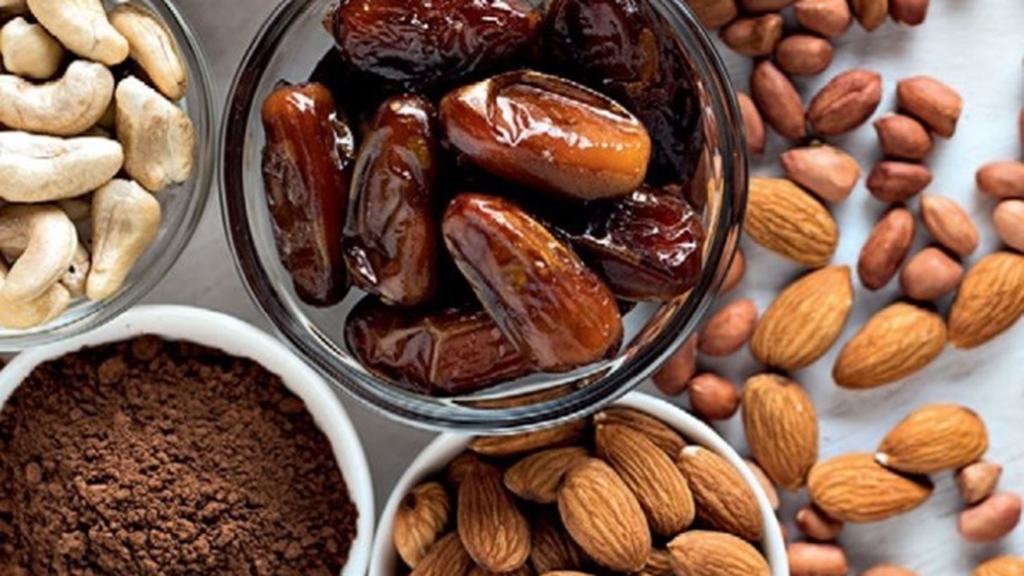 Εύκολες μπάλες ενέργειας με λεμόνι και κουρκουμά