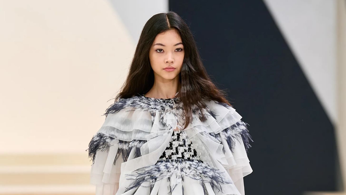 Haute Couture Week trends | T&#x3BF; &#x3C6;&#x3C5;&#x3C3;&#x3B9;&#x3BA;&#x3CC; (&#x3AD;&#x3C9;&#x3C2; &#x3B1;&#x3BD;&#x3CD;&#x3C0;&#x3B1;&#x3C1;&#x3BA;&#x3C4;&#x3BF;) &#x3BC;&#x3B1;&#x3BA;&#x3B9;&#x3B3;&#x3B9;&#x3AC;&#x3B6; &#x3B5;&#x3AF;&#x3BD;&#x3B1;&#x3B9; &#x3C0;&#x3B9;&#x3BF; hot &#x3B1;&#x3C0;&#x3CC; &#x3C0;&#x3BF;&#x3C4;&#x3AD;