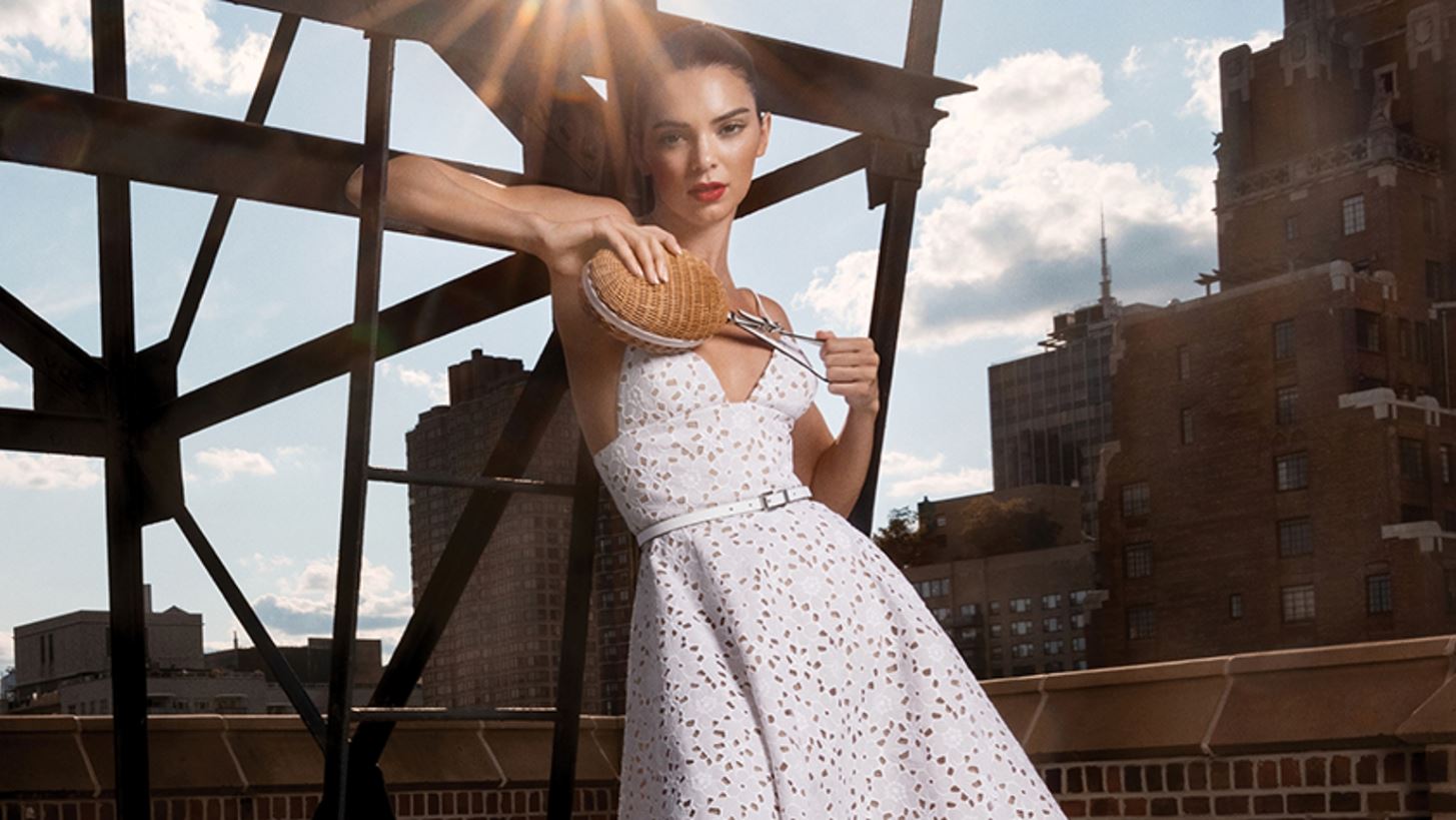 Kendall Jenner | &#x3A0;&#x3C1;&#x3C9;&#x3C4;&#x3B1;&#x3B3;&#x3C9;&#x3BD;&#x3B9;&#x3C3;&#x3C4;&#x3B5;&#x3AF; &#x3C3;&#x3C4;&#x3B7;&#x3BD; SS22 &#x3BA;&#x3B1;&#x3BC;&#x3C0;&#x3AC;&#x3BD;&#x3B9;&#x3B1; &#x3C4;&#x3BF;&#x3C5; Michael Kors