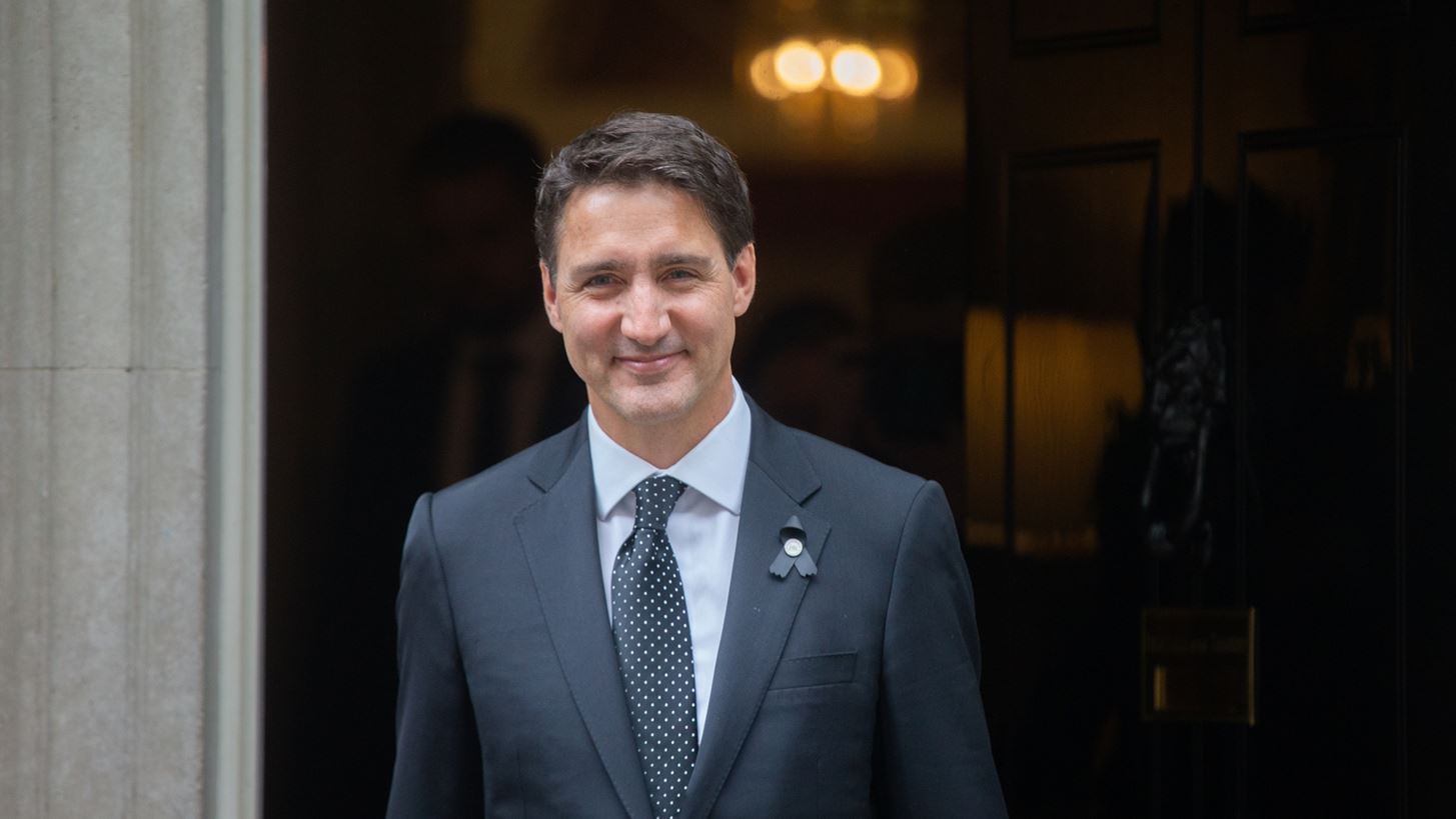 Justin Trudeau | &#x39F; &#x3A0;&#x3C1;&#x3C9;&#x3B8;&#x3C5;&#x3C0;&#x3BF;&#x3C5;&#x3C1;&#x3B3;&#x3CC;&#x3C2; &#x3C4;&#x3BF;&#x3C5; &#x39A;&#x3B1;&#x3BD;&#x3B1;&#x3B4;&#x3AC; &#x3B5;&#x3AF;&#x3B4;&#x3B5; &#x3C4;&#x3B7;&#x3BD; &#x3C4;&#x3B1;&#x3B9;&#x3BD;&#x3AF;&#x3B1; &quot;Barbie&quot; &#x3BC;&#x3B5; &#x3C4;&#x3BF; &#x3BA;&#x3B1;&#x3C4;&#x3AC;&#x3BB;&#x3BB;&#x3B7;&#x3BB;&#x3BF; outfit