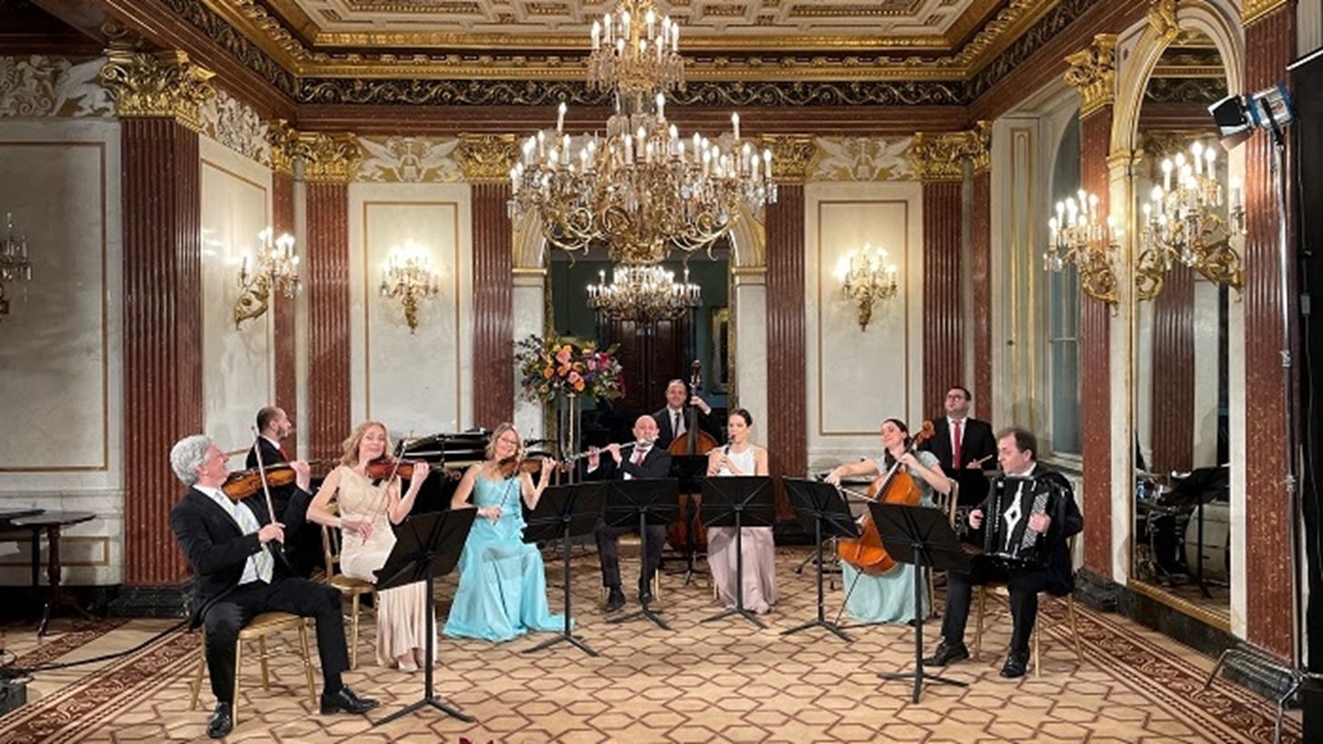 Operetta Gala | &#x39C;&#x3AF;&#x3B1; &#x3B2;&#x3C1;&#x3B1;&#x3B4;&#x3B9;&#x3AC; &#x3B1;&#x3C6;&#x3B9;&#x3B5;&#x3C1;&#x3C9;&#x3BC;&#x3AD;&#x3BD;&#x3B7; &#x3C3;&#x3C4;&#x3B9;&#x3C2; &#x3BF;&#x3C0;&#x3B5;&#x3C1;&#x3B1;&#x3C4;&#x3B9;&#x3BA;&#x3AD;&#x3C2; &#x3C3;&#x3C5;&#x3BD;&#x3B8;&#x3AD;&#x3C3;&#x3B5;&#x3B9;&#x3C2; &#x3C4;&#x3BF;&#x3C5; Johann Strauss &#x3C3;&#x3C4;&#x3B7;&#x3BD; &#x391;&#x3B8;&#x3AE;&#x3BD;&#x3B1;