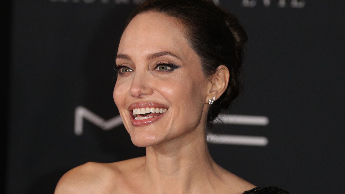 &#x397; Angelina Jolie &#x3BC;&#x3AF;&#x3BB;&#x3B7;&#x3C3;&#x3B5; &#x3B3;&#x3B9;&#x3B1; &#x3C4;&#x3BF;&#x3BD; &#x3C7;&#x3C9;&#x3C1;&#x3B9;&#x3C3;&#x3BC;&#x3CC; &#x3C4;&#x3B7;&#x3C2; &#x3BC;&#x3B5; &#x3C4;&#x3BF;&#x3BD; Brad Pitt