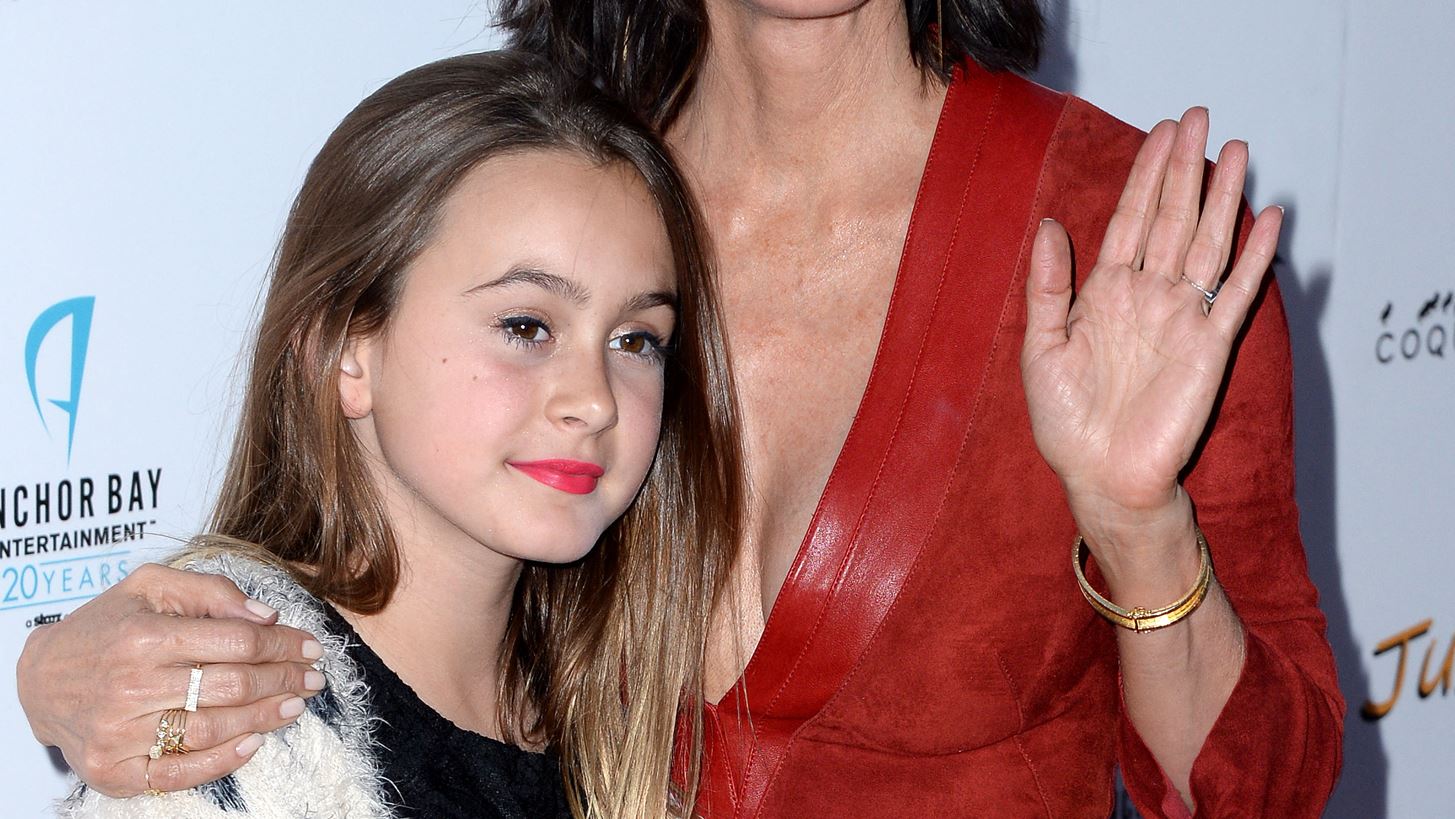 Courteney Cox- Coco Arquette | 40 &#x3C7;&#x3C1;&#x3CC;&#x3BD;&#x3B9;&#x3B1; &#x3B4;&#x3B9;&#x3B1;&#x3C6;&#x3BF;&#x3C1;&#x3AC; &#x3B7;&#x3BB;&#x3B9;&#x3BA;&#x3AF;&#x3B1;&#x3C2; &#x3B1;&#x3BB;&#x3BB;&#x3AC; &#x3BC;&#x3B1;&#x3BC;&#x3AC; &#x3BA;&#x3B1;&#x3B9; &#x3BA;&#x3CC;&#x3C1;&#x3B7; &#x3B5;&#x3AF;&#x3BD;&#x3B1;&#x3B9; &#x3AF;&#x3B4;&#x3B9;&#x3B5;&#x3C2;