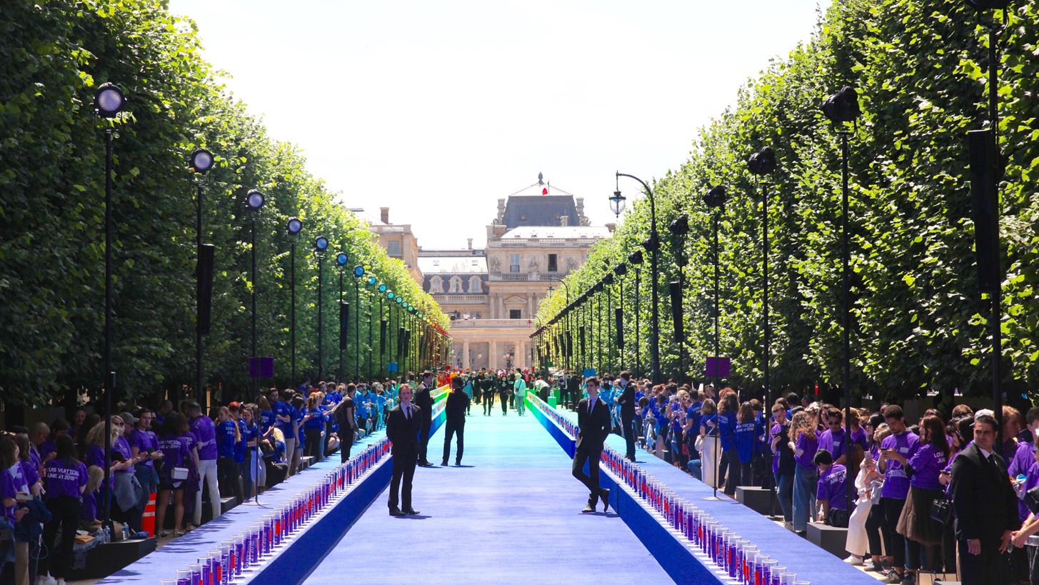 &#x39F; Virgil Abloh &#x3C3;&#x3C4;&#x3B7;&#x3BD; &#x3C0;&#x3C1;&#x3CE;&#x3C4;&#x3B7; &#x3C4;&#x3BF;&#x3C5; &#x3C3;&#x3C5;&#x3BB;&#x3BB;&#x3BF;&#x3B3;&#x3AE; &#x3B3;&#x3B9;&#x3B1; &#x3C4;&#x3BF;&#x3BD; &#x3BF;&#x3AF;&#x3BA;&#x3BF; Louis Vuitton