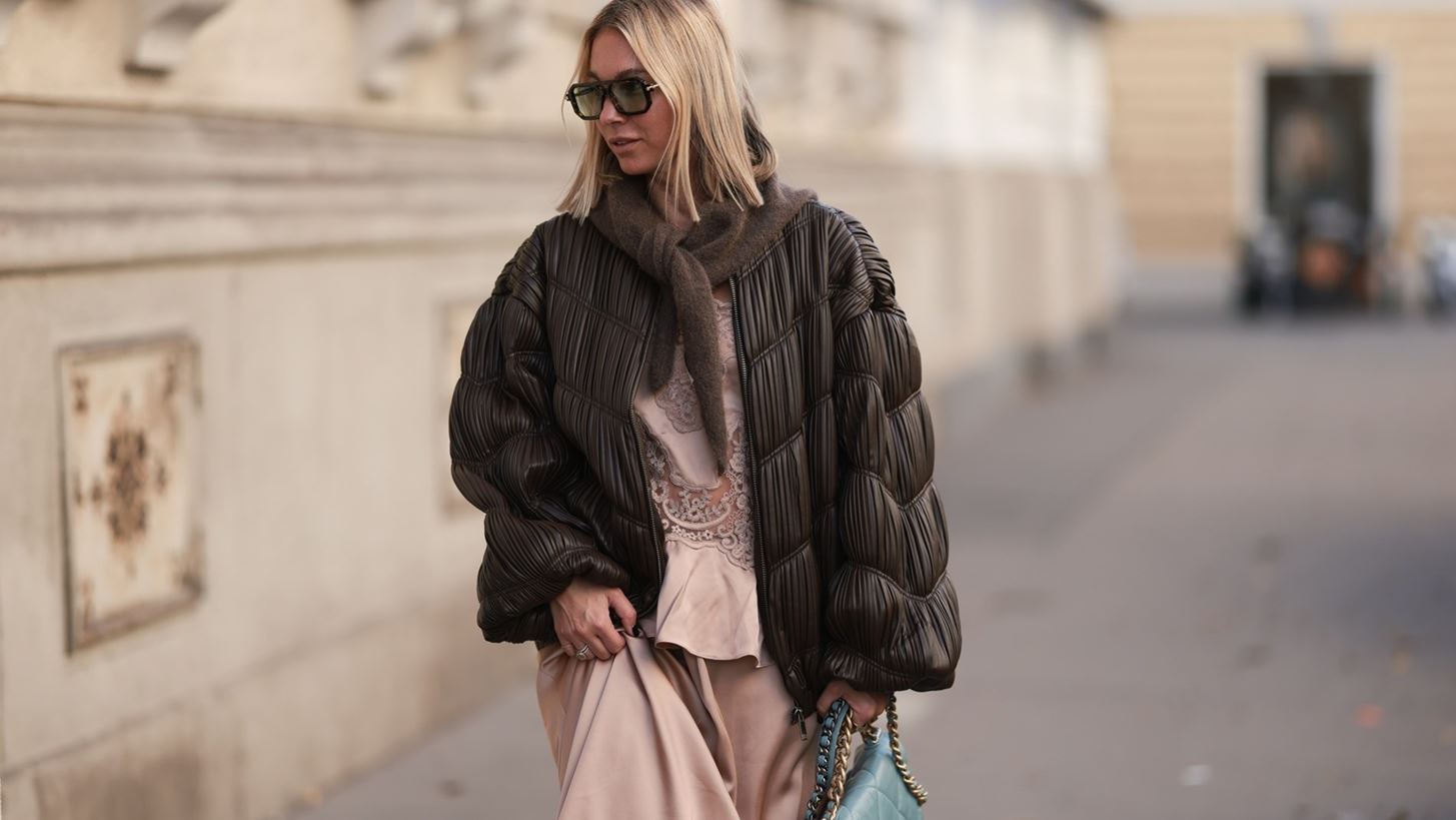 Το αδιάβροχο μπουφάν της Zara που γίνεται συνεχώς sold out | Κοστίζει 13 ευρώ