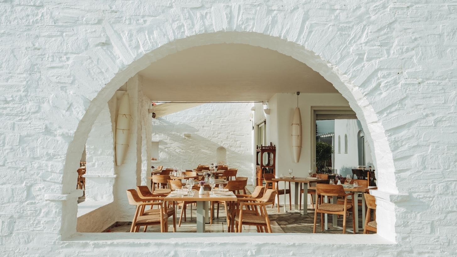 Escape in Paros | &#x3A3;&#x3C4;&#x3BF; Nefeli Restaurant, o &#x3C3;&#x3B5;&#x3C6; &#x39B;&#x3B5;&#x3C5;&#x3C4;&#x3AD;&#x3C1;&#x3B7;&#x3C2; &#x39B;&#x3B1;&#x3B6;&#x3AC;&#x3C1;&#x3BF;&#x3C5; &#x3B4;&#x3B7;&#x3BC;&#x3B9;&#x3BF;&#x3C5;&#x3C1;&#x3B3;&#x3B5;&#x3AF; &#x3AD;&#x3BD;&#x3B1; &#x3C6;&#x3C1;&#x3AD;&#x3C3;&#x3BA;&#x3BF; &#x3BC;&#x3B5;&#x3BD;&#x3BF;&#x3CD; &#x3BC;&#x3B5; farm-to-table &#x3BB;&#x3BF;&#x3B3;&#x3B9;&#x3BA;&#x3AE;