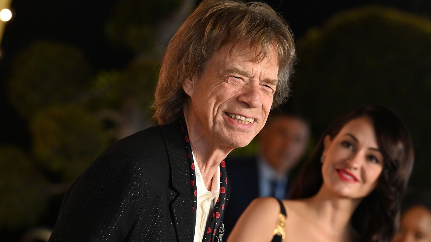 Mick Jagger | &#x39F; 8&#x3C7;&#x3C1;&#x3BF;&#x3BD;&#x3BF;&#x3C2; &#x3B3;&#x3B9;&#x3BF;&#x3C2; &#x3C4;&#x3BF;&#x3C5;, Deveraux Octavian Basil, &#x3B5;&#x3AF;&#x3BD;&#x3B1;&#x3B9; &#x3BC;&#x3B9;&#x3BA;&#x3C1;&#x3CC;&#x3C4;&#x3B5;&#x3C1;&#x3BF;&#x3C2; &#x3B1;&#x3C0;&#x3CC; &#x3C4;&#x3B1; &#x3B4;&#x3B9;&#x3C3;&#x3AD;&#x3B3;&#x3B3;&#x3BF;&#x3BD;&#x3AC; &#x3C4;&#x3BF;&#x3C5;