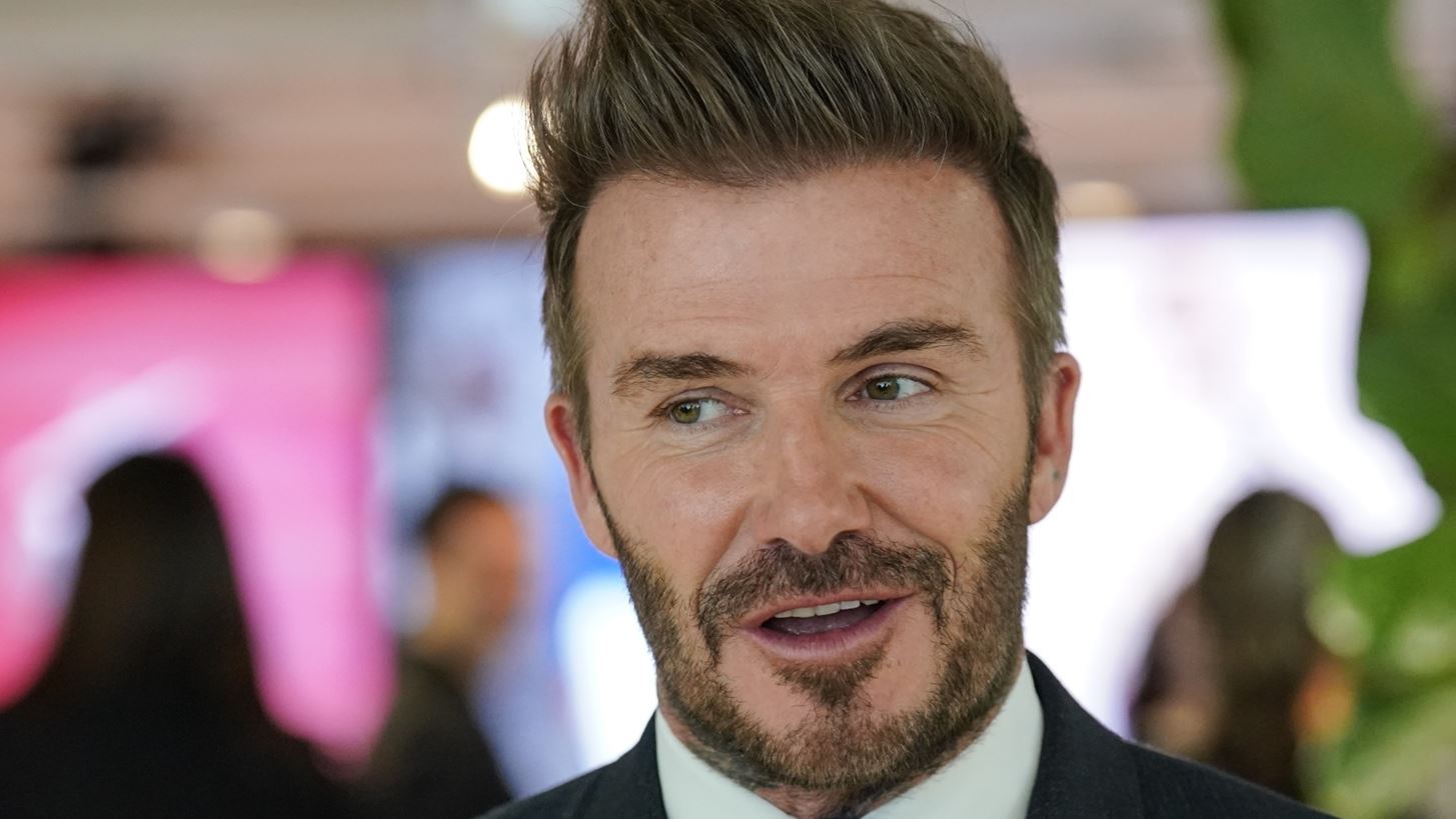 David Beckham | &#x3A4;&#x3BF; &#x3BD;&#x3AD;&#x3BF; &#x3C4;&#x3B1;&#x3C4;&#x3BF;&#x3C5;&#x3AC;&#x3B6; &#x3C4;&#x3BF;&#x3C5; &#x3B5;&#x3AF;&#x3BD;&#x3B1;&#x3B9; &#x3B1;&#x3C6;&#x3B9;&#x3B5;&#x3C1;&#x3C9;&#x3BC;&#x3AD;&#x3BD;&#x3BF; &#x3C3;&#x3C4;&#x3B7; Victoria &#x3BA;&#x3B1;&#x3B9; &#x3C4;&#x3B9;&#x3C2; Spice Girls