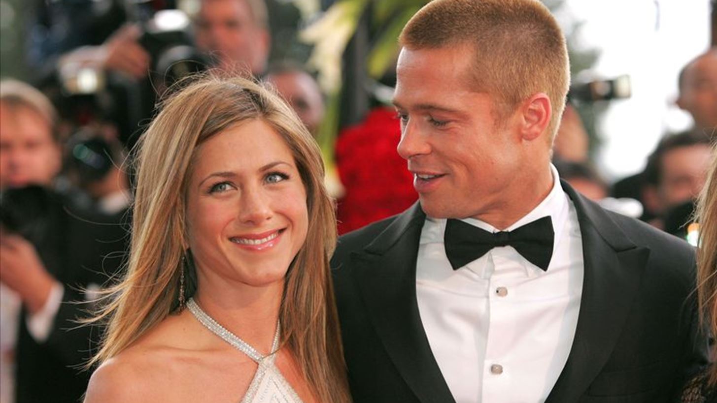 &#x39F; Brad Pitt &#x3C3;&#x3C4;&#x3AD;&#x3BB;&#x3BD;&#x3B5;&#x3B9; &#x3BC;&#x3B7;&#x3BD;&#x3CD;&#x3BC;&#x3B1;&#x3C4;&#x3B1; &#x3C3;&#x3C4;&#x3B7; Jennifer Aniston