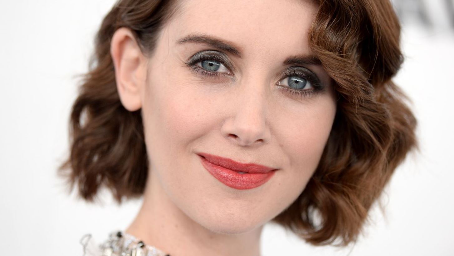 &#x391;&#x3C5;&#x3C4;&#x3CC; &#x3C4;&#x3BF; &#x27;40s beauty look &#x3C4;&#x3B7;&#x3C2; Alison Brie &#x3B5;&#x3AF;&#x3BD;&#x3B1;&#x3B9; &#x3C0;&#x3B9;&#x3BF; &#x3C3;&#x3CD;&#x3B3;&#x3C7;&#x3C1;&#x3BF;&#x3BD;&#x3BF; &#x3B1;&#x3C0;&#x3CC; &#x3C0;&#x3BF;&#x3C4;&#x3AD;