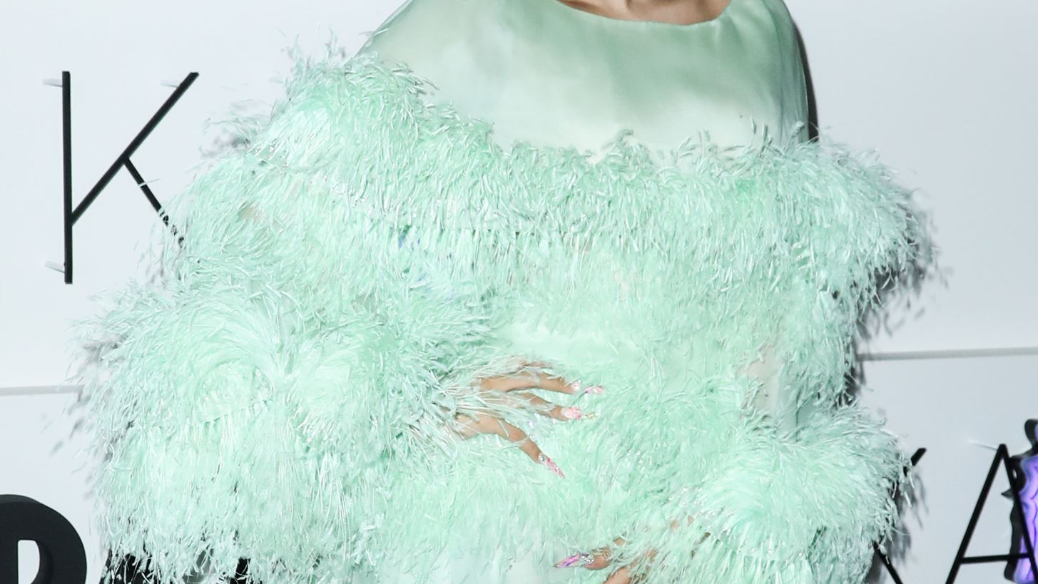 Cardi B | H &#x3C4;&#x3C3;&#x3AC;&#x3BD;&#x3C4;&#x3B1; &#x3B1;&#x3BE;&#x3AF;&#x3B1;&#x3C2; 40.700&#x20AC; &#x3C0;&#x3BF;&#x3C5; &#x3AD;&#x3BA;&#x3B1;&#x3BD;&#x3B5; &#x3B4;&#x3CE;&#x3C1;&#x3BF; &#x3C3;&#x3C4;&#x3B7;&#x3BD; 3&#x3C7;&#x3C1;&#x3BF;&#x3BD;&#x3B7; &#x3BA;&#x3CC;&#x3C1;&#x3B7; &#x3C4;&#x3B7;&#x3C2;