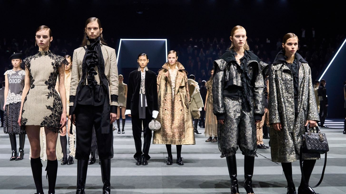 &#x397; F/W 2025-2026 &#x3C3;&#x3C5;&#x3BB;&#x3BB;&#x3BF;&#x3B3;&#x3AE; &#x3C4;&#x3BF;&#x3C5; &#x3BF;&#x3AF;&#x3BA;&#x3BF;&#x3C5; Dior &#x3B5;&#x3BC;&#x3C0;&#x3BD;&#x3AD;&#x3B5;&#x3C4;&#x3B1;&#x3B9; &#x3B1;&#x3C0;&#x3CC; &#x3C4;&#x3BF; &#x3AD;&#x3C1;&#x3B3;&#x3BF; &quot;Orlando&quot; &#x3C4;&#x3B7;&#x3C2; Virginia Wolf