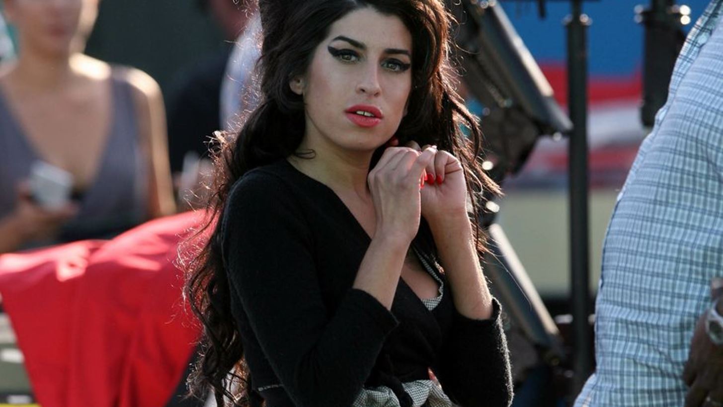 H &#x3B6;&#x3C9;&#x3AE; &#x3C4;&#x3B7;&#x3C2; Amy Winehouse &#x3B3;&#x3AF;&#x3BD;&#x3B5;&#x3C4;&#x3B1;&#x3B9; &#x3BC;&#x3B9;&#x3BF;&#x3CD;&#x3B6;&#x3B9;&#x3BA;&#x3B1;&#x3BB; (;)