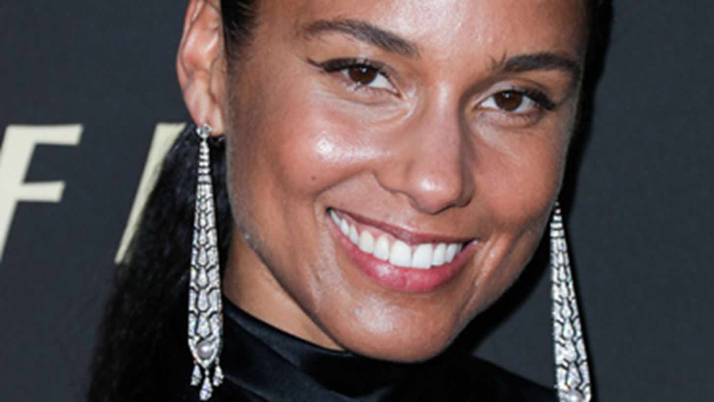 H Alicia Keys &#x3BB;&#x3AC;&#x3BD;&#x3C3;&#x3B1;&#x3C1;&#x3B5; &#x3AD;&#x3BD;&#x3B1; brand &#x3C0;&#x3BF;&#x3C5; &#x3C6;&#x3C1;&#x3BF;&#x3BD;&#x3C4;&#x3AF;&#x3B6;&#x3B5;&#x3B9; &#x3C4;&#x3BF; &#x3C3;&#x3CE;&#x3BC;&#x3B1; &#x3BA;&#x3B1;&#x3B9; &#x3C4;&#x3B7;&#x3BD; &#x3C8;&#x3C5;&#x3C7;&#x3AE; &#x3C3;&#x3BF;&#x3C5;