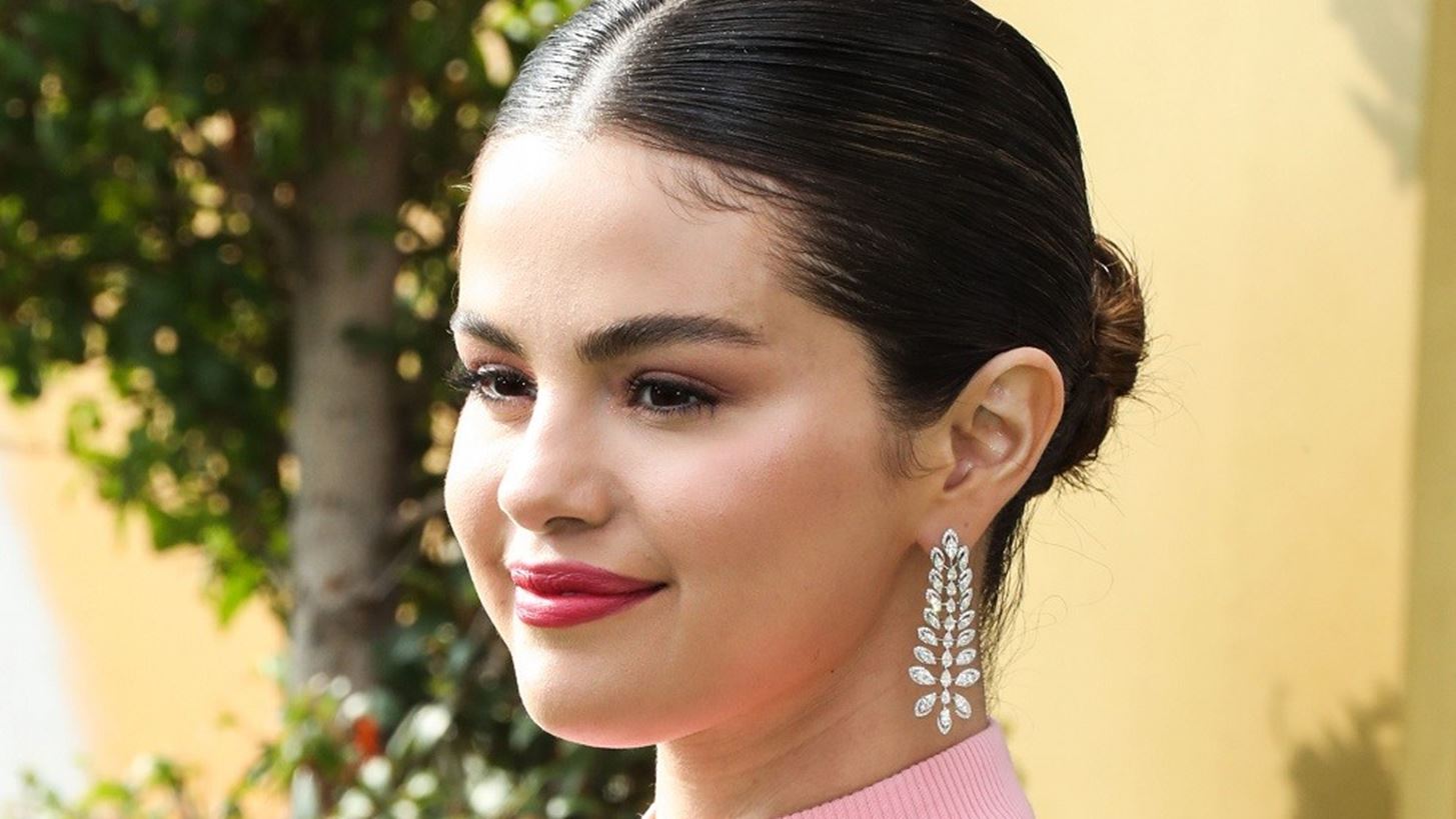 &#x397; Selena Gomez &#x3B1;&#x3C0;&#x3B1;&#x3B9;&#x3C4;&#x3B5;&#x3AF; &#x3B1;&#x3C0;&#x3CC; &#x3C4;&#x3BF;&#x3BD; Mark Zuckerberg &#x3BA;&#x3B1;&#x3B9; &#x3C4;&#x3B7; Sheryl Sandberg &#x3BD;&#x3B1; &#x3C3;&#x3C4;&#x3B1;&#x3BC;&#x3B1;&#x3C4;&#x3AE;&#x3C3;&#x3BF;&#x3C5;&#x3BD; &#x3C4;&#x3B7; &quot;&#x3C1;&#x3B7;&#x3C4;&#x3BF;&#x3C1;&#x3B9;&#x3BA;&#x3AE; &#x3BC;&#x3AF;&#x3C3;&#x3BF;&#x3C5;&#x3C2;&quot; &#x3C3;&#x3C4;&#x3BF; &#x3B4;&#x3B9;&#x3B1;&#x3B4;&#x3AF;&#x3BA;&#x3C4;&#x3C5;&#x3BF;