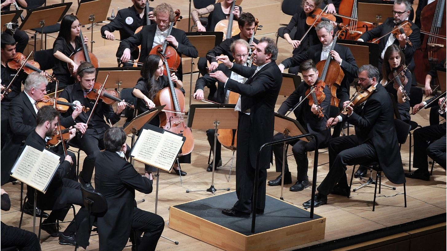 &#x39F; &#x3B8;&#x3C1;&#x3C5;&#x3BB;&#x3B9;&#x3BA;&#x3CC;&#x3C2; Daniele Gatti &#x3B4;&#x3B9;&#x3B5;&#x3C5;&#x3B8;&#x3CD;&#x3BD;&#x3B5;&#x3B9; &#x3C4;&#x3B7;&#x3BD; &#x39F;&#x3C1;&#x3C7;&#x3AE;&#x3C3;&#x3C4;&#x3C1;&#x3B1; Maggio Musicale Fiorentino