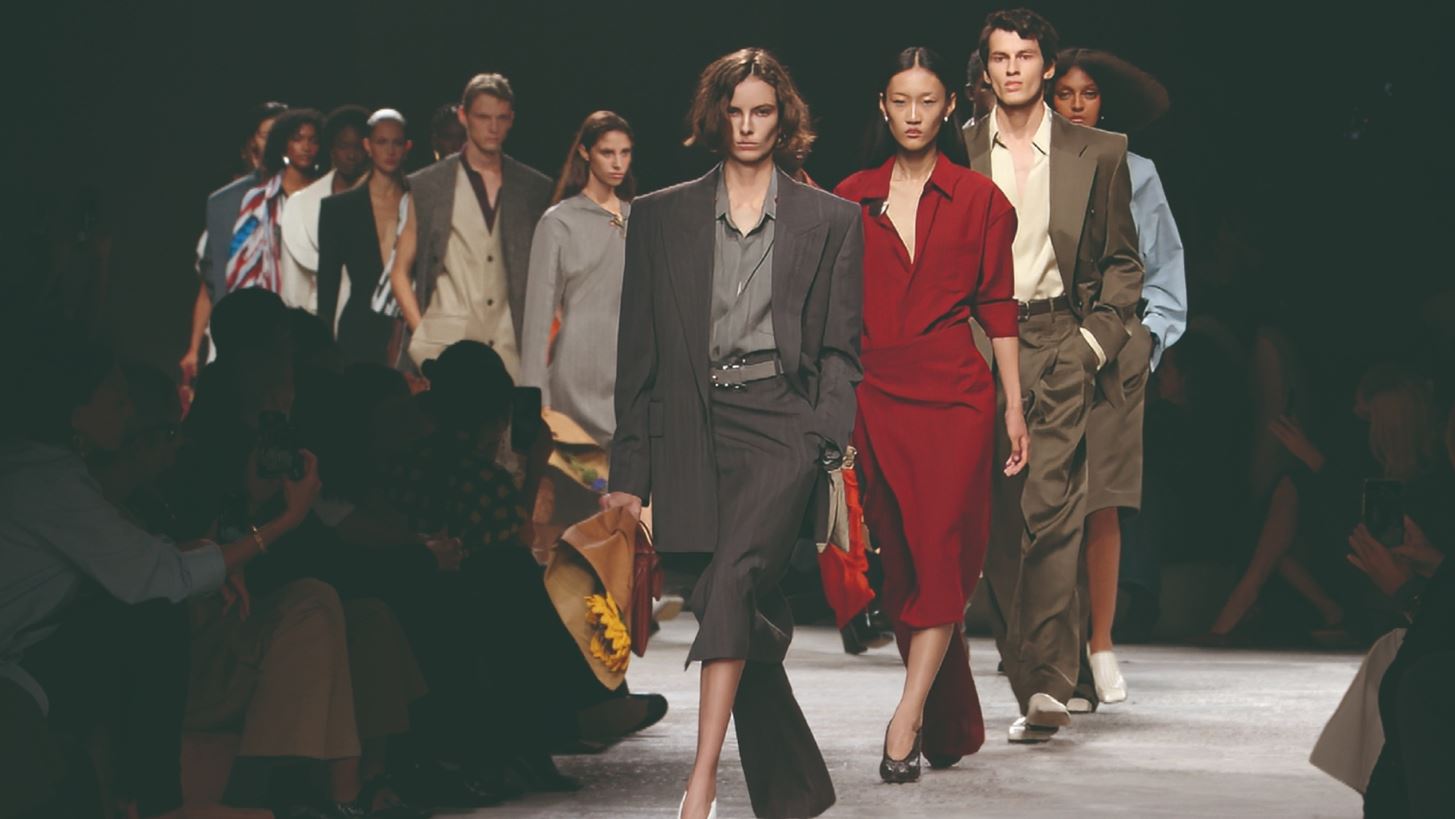 MFW | &#x3A4;&#x3BF; &#x3BC;&#x3BF;&#x3BD;&#x3C4;&#x3AD;&#x3C1;&#x3BD;&#x3BF; power dressing &#x3C4;&#x3B7;&#x3C2; Bottega Veneta &#x3C3;&#x3C4;&#x3B7; SS25 &#x3C3;&#x3C5;&#x3BB;&#x3BB;&#x3BF;&#x3B3;&#x3AE; &#x3B5;&#x3AF;&#x3C7;&#x3B5; &#x3BC;&#x3AF;&#x3B1; &#x3B4;&#x3CC;&#x3C3;&#x3B7; &#x3C0;&#x3B1;&#x3B9;&#x3B4;&#x3B9;&#x3BA;&#x3CC;&#x3C4;&#x3B7;&#x3C4;&#x3B1;&#x3C2;