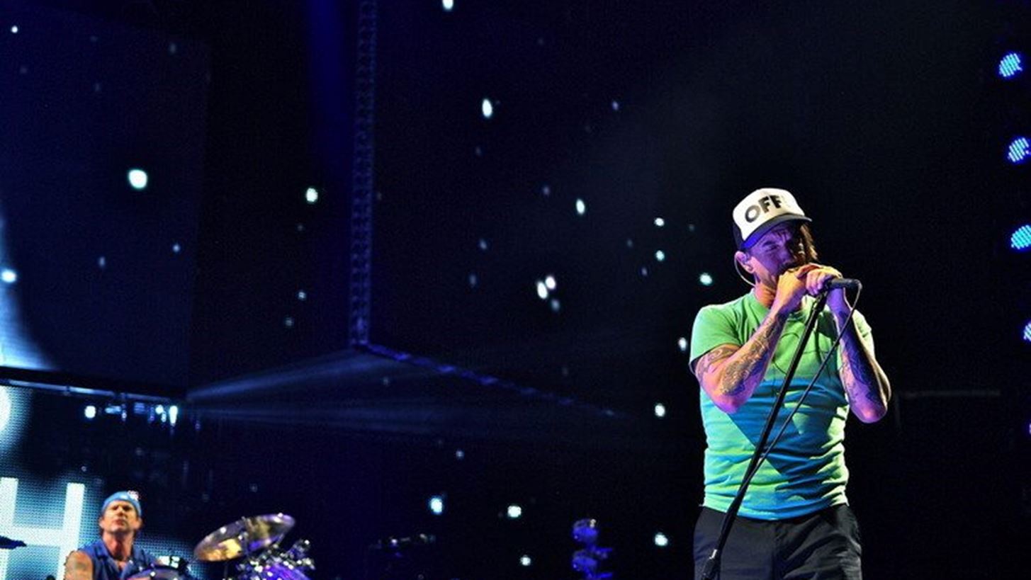 &#x39F;&#x3B9; Red Hot Chili Peppers &#x3AD;&#x3BA;&#x3B1;&#x3BD;&#x3B1;&#x3BD; &#x3C4;&#x3B7;&#x3BD; &#x3BA;&#x3B1;&#x3BB;&#x3CD;&#x3C4;&#x3B5;&#x3C1;&#x3B7; &#x3AD;&#x3BA;&#x3C0;&#x3BB;&#x3B7;&#x3BE;&#x3B7; &#x3C3;&#x3B5; &#x3BC;&#x3B1;&#x3B8;&#x3B7;&#x3C4;&#x3AD;&#x3C2; &#x3B3;&#x3B9;&#x3B1; &#x3C4;&#x3BF; Halloween