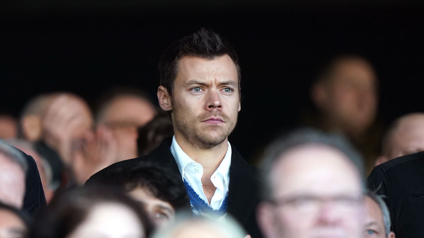 &#x3A4;&#x3BF; &#x3BC;&#x3C5;&#x3C3;&#x3C4;&#x3AE;&#x3C1;&#x3B9;&#x3BF; &#x3BC;&#x3B5; &#x3C4;&#x3B7;&#x3BD; &#x3C0;&#x3B1;&#x3C1;&#x3BF;&#x3C5;&#x3C3;&#x3AF;&#x3B1; &#x3C4;&#x3BF;&#x3C5; Harry Styles &#x3C3;&#x3C4;&#x3B7;&#x3BD; &#x3B1;&#x3BD;&#x3B1;&#x3BA;&#x3BF;&#x3AF;&#x3BD;&#x3C9;&#x3C3;&#x3B7; &#x3C4;&#x3BF;&#x3C5; &#x3BD;&#x3AD;&#x3BF;&#x3C5; &#x3A0;&#x3AC;&#x3C0;&#x3B1;