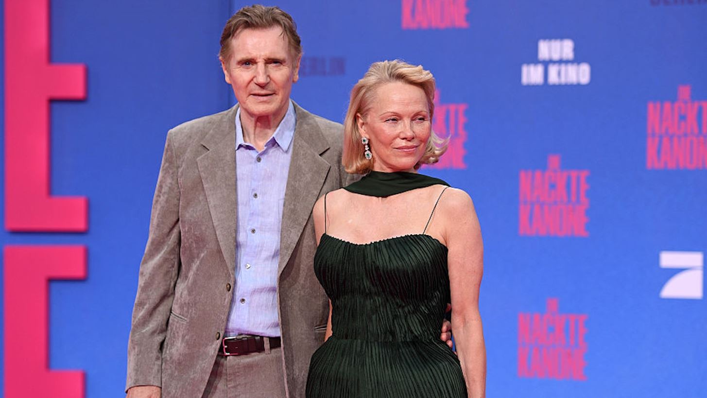 Pamela Anderson &amp; Liam Neeson | &#x395;&#x3AF;&#x3BD;&#x3B1;&#x3B9; &#x3C4;&#x3BF; &#x3B1;&#x3BD;&#x3B1;&#x3C0;&#x3AC;&#x3BD;&#x3C4;&#x3B5;&#x3C7;&#x3BF; &#x3B4;&#x3B9;&#x3AC;&#x3C3;&#x3B7;&#x3BC;&#x3BF; &#x3B6;&#x3B5;&#x3C5;&#x3B3;&#x3AC;&#x3C1;&#x3B9; &#x3C4;&#x3BF;&#x3C5; &#x3BA;&#x3B1;&#x3BB;&#x3BF;&#x3BA;&#x3B1;&#x3B9;&#x3C1;&#x3B9;&#x3BF;&#x3CD;;