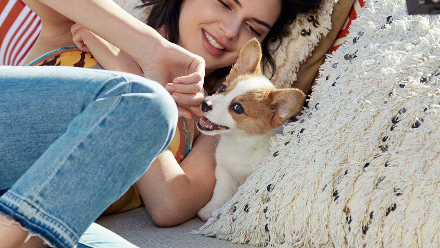 Kendall Jenner | &#x391;&#x3B3;&#x3BA;&#x3B1;&#x3BB;&#x3B9;&#x3AC; &#x3BC;&#x3B5; &#x3BA;&#x3BF;&#x3C5;&#x3C4;&#x3AC;&#x3B2;&#x3B9;&#x3B1; &#x3C3;&#x3C4;&#x3B7;&#x3BD; &#x3C0;&#x3B9;&#x3BF; cute &#x3BA;&#x3B1;&#x3BC;&#x3C0;&#x3AC;&#x3BD;&#x3B9;&#x3B1; &#x3C4;&#x3B7;&#x3C2; &#x386;&#x3BD;&#x3BF;&#x3B9;&#x3BE;&#x3B7;&#x3C2;!