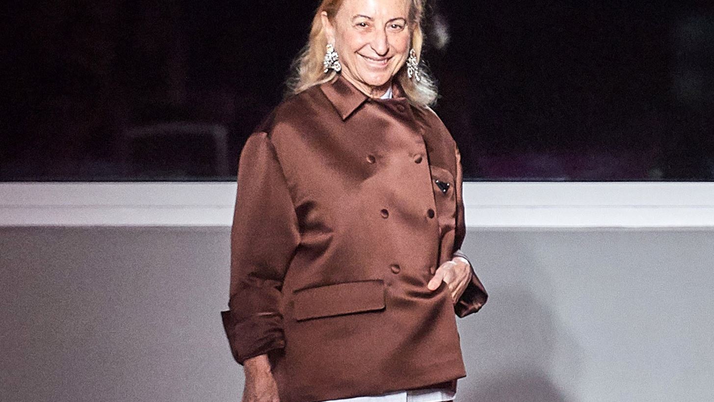 Miuccia Prada | &#x397; &#x3B3;&#x3C5;&#x3BD;&#x3B1;&#x3AF;&#x3BA;&#x3B1; &#x3C0;&#x3BF;&#x3C5; &#x3B5;&#x3C6;&#x3B7;&#x3CD;&#x3C1;&#x3B5; &#x3C4;&#x3BF; Ugly Chic &#x3AD;&#x3C7;&#x3B5;&#x3B9; &#x3B3;&#x3B5;&#x3BD;&#x3AD;&#x3B8;&#x3BB;&#x3B9;&#x3B1;