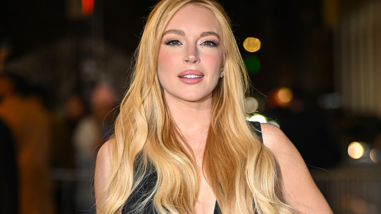H Lindsay Lohan &#x3BC;&#x3BF;&#x3B9;&#x3C1;&#x3AC;&#x3B6;&#x3B5;&#x3C4;&#x3B1;&#x3B9; &#x3B3;&#x3B9;&#x3B1; &#x3C0;&#x3C1;&#x3CE;&#x3C4;&#x3B7; &#x3C6;&#x3BF;&#x3C1;&#x3AC; &#x3C6;&#x3C9;&#x3C4;&#x3BF;&#x3B3;&#x3C1;&#x3B1;&#x3C6;&#x3AF;&#x3B1; &#x3C4;&#x3BF;&#x3C5; &#x3B3;&#x3B9;&#x3BF;&#x3C5; &#x3C4;&#x3B7;&#x3C2;