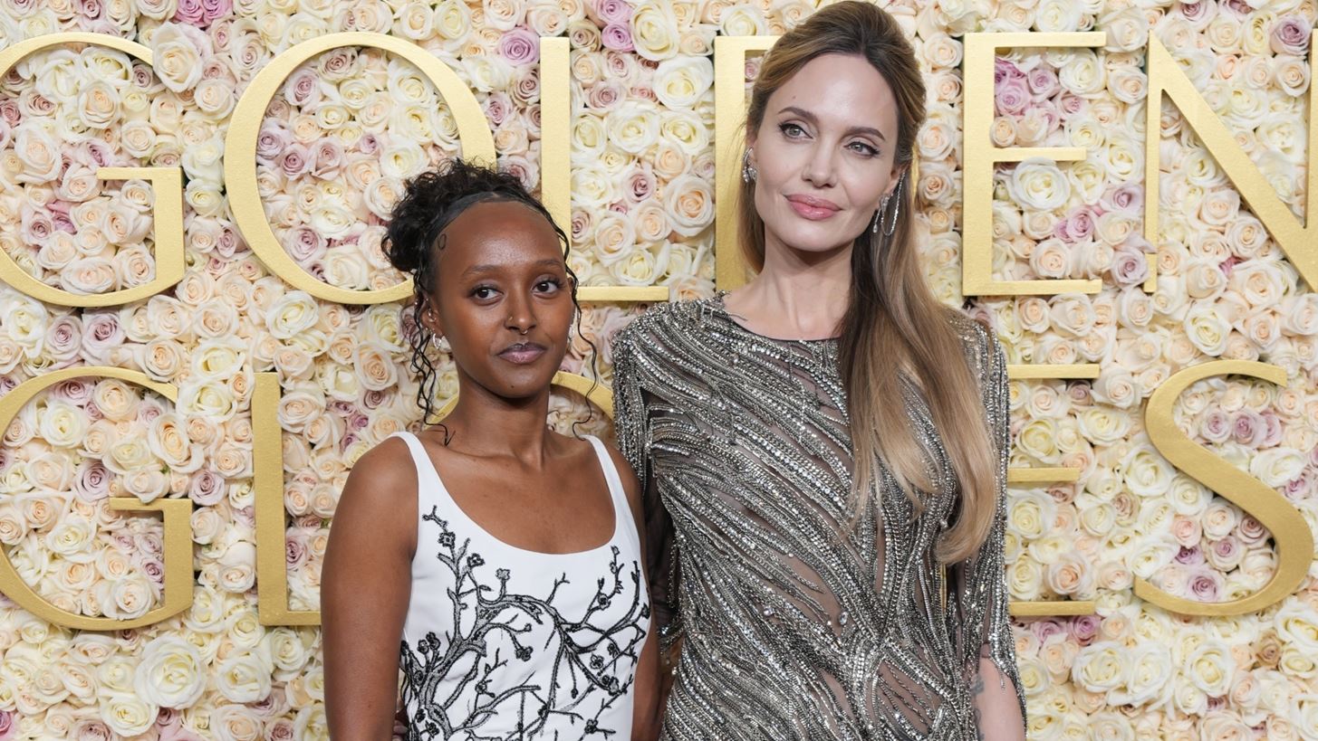 Angelina Jolie | &#x3A3;&#x3C4;&#x3AE;&#x3C1;&#x3B9;&#x3BE;&#x3B5; &#x3C4;&#x3B7;&#x3BD; &#x3BA;&#x3CC;&#x3C1;&#x3B7; &#x3C4;&#x3B7;&#x3C2; &#x3C3;&#x3B5; &#x3BC;&#x3AF;&#x3B1; &#x3C0;&#x3BF;&#x3BB;&#x3CD; &#x3C3;&#x3B7;&#x3BC;&#x3B1;&#x3BD;&#x3C4;&#x3B9;&#x3BA;&#x3AE; &#x3C3;&#x3C4;&#x3B9;&#x3B3;&#x3BC;&#x3AE; &#x3C4;&#x3B7;&#x3C2;
