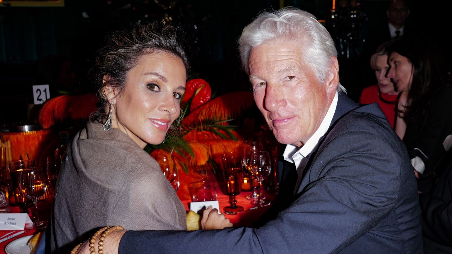 Alejandra Silva | H &#x3C3;&#x3CD;&#x3B6;&#x3C5;&#x3B3;&#x3BF;&#x3C2; &#x3C4;&#x3BF;&#x3C5; Richard Gere &#x3BC;&#x3B5; &#x3C4;&#x3B9;&#x3C2; &#x3B1;&#x3B3;&#x3B1;&#x3C0;&#x3B7;&#x3BC;&#x3AD;&#x3BD;&#x3B5;&#x3C2; &#x3B5;&#x3C3;&#x3C0;&#x3B1;&#x3BD;&#x3C4;&#x3C1;&#x3AF;&#x3B3;&#x3B9;&#x3B5;&#x3C2; &#x3C4;&#x3B7;&#x3C2; &#x3B2;&#x3B1;&#x3C3;&#x3AF;&#x3BB;&#x3B9;&#x3C3;&#x3C3;&#x3B1;&#x3C2; Letizia