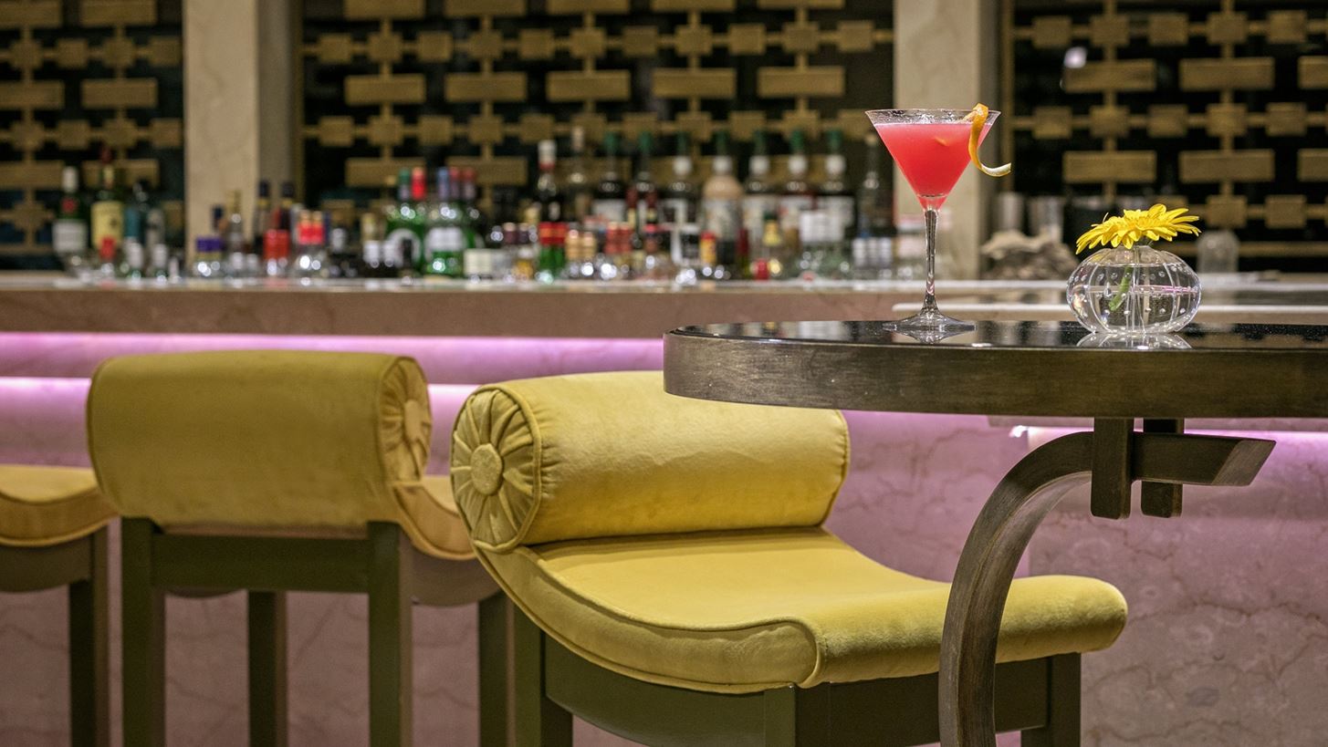Valentine&#x27;s Day &#x3C3;&#x3C4;&#x3B1; Divani Collection Hotels | &#x39C;&#x3AF;&#x3B1; divine &#x3B5;&#x3BC;&#x3C0;&#x3B5;&#x3B9;&#x3C1;&#x3AF;&#x3B1; &#x3B1;&#x3C0;&#x3BF;&#x3BA;&#x3BB;&#x3B5;&#x3B9;&#x3C3;&#x3C4;&#x3B9;&#x3BA;&#x3AC; &#x3B3;&#x3B9;&#x3B1; &#x3B4;&#x3CD;&#x3BF;
