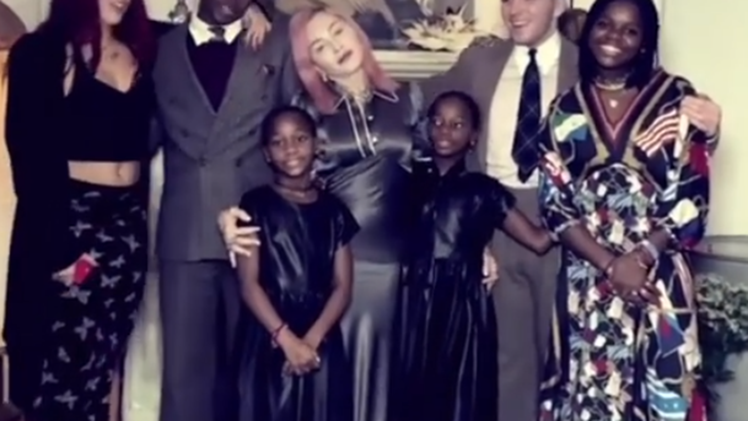 Madonna | &#x39F;&#x3B9; &#x3C3;&#x3C0;&#x3AC;&#x3BD;&#x3B9;&#x3B5;&#x3C2; &#x3C6;&#x3C9;&#x3C4;&#x3BF;&#x3B3;&#x3C1;&#x3B1;&#x3C6;&#x3AF;&#x3B5;&#x3C2; &#x3C4;&#x3B7;&#x3C2; &#x3BC;&#x3B5; &#x3CC;&#x3BB;&#x3B7; &#x3C4;&#x3B7;&#x3BD; &#x3BF;&#x3B9;&#x3BA;&#x3BF;&#x3B3;&#x3AD;&#x3BD;&#x3B5;&#x3B9;&#x3B1;