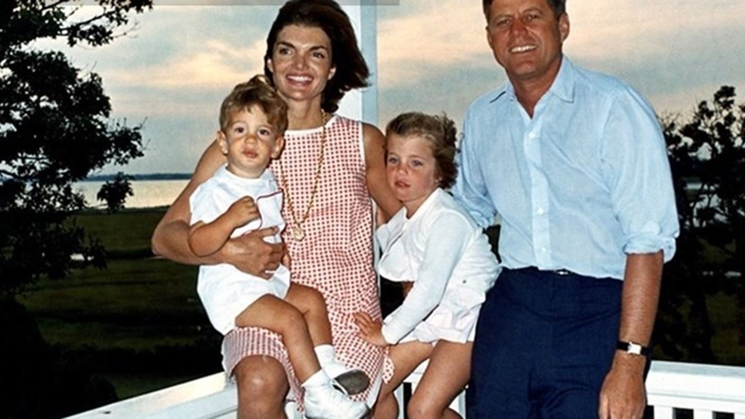Jackie Kennedy, &#x3BC;&#x3B9;&#x3B1; &#x3B6;&#x3C9;&#x3AE; &#x3C3;&#x3B1;&#x3BD; &#x3BC;&#x3C5;&#x3B8;&#x3B9;&#x3C3;&#x3C4;&#x3CC;&#x3C1;&#x3B7;&#x3BC;&#x3B1;